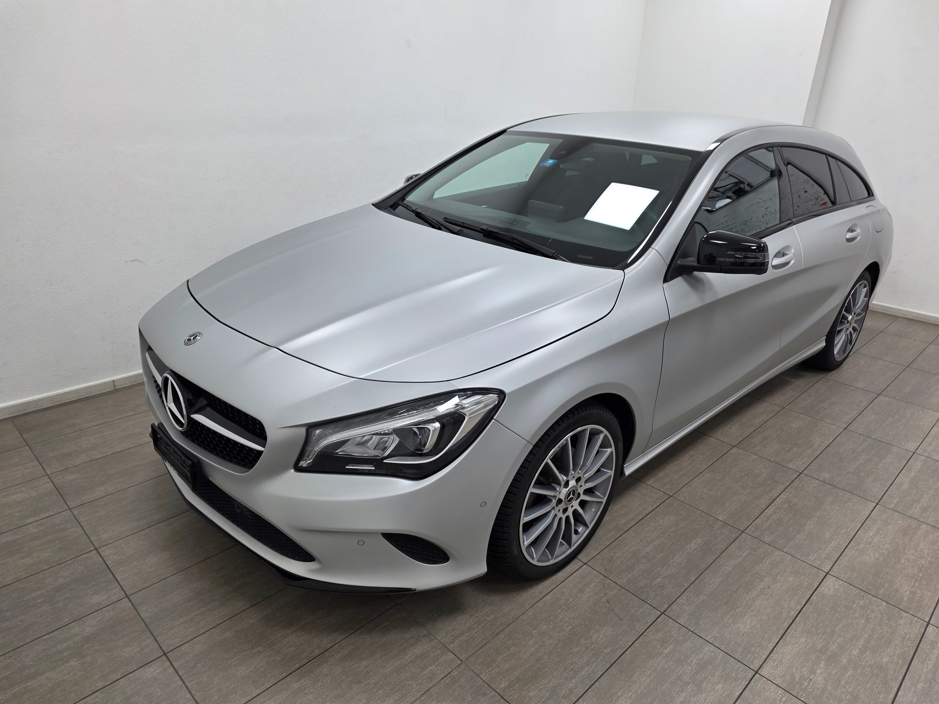 MERCEDES-BENZ CLA Shooting Brake 200 d AMG Line 4Matic 7G-DCT-image-8