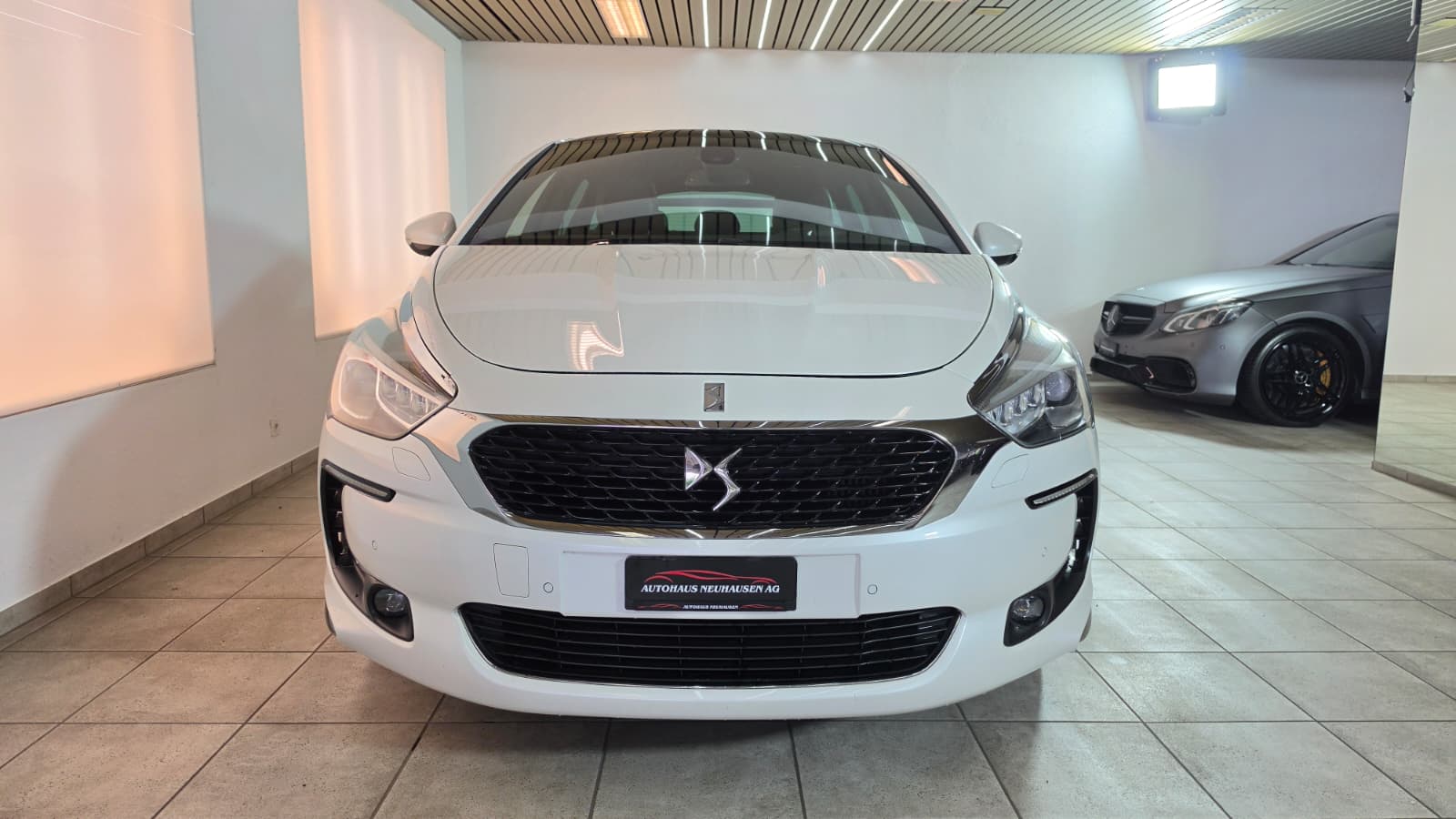 DS AUTOMOBILES DS5 2.0 e-HDi SO Chic Automatic, Top Zustand, Schweizer Fahrzeug, Frisch ab MFK und Frisch ab Service-showroom-element-1