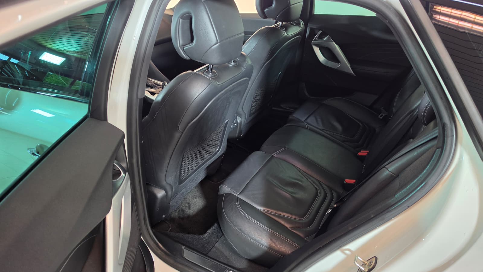 DS AUTOMOBILES DS5 2.0 e-HDi SO Chic Automatic, Top Zustand, Schweizer Fahrzeug, Frisch ab MFK und Frisch ab Service-image-11