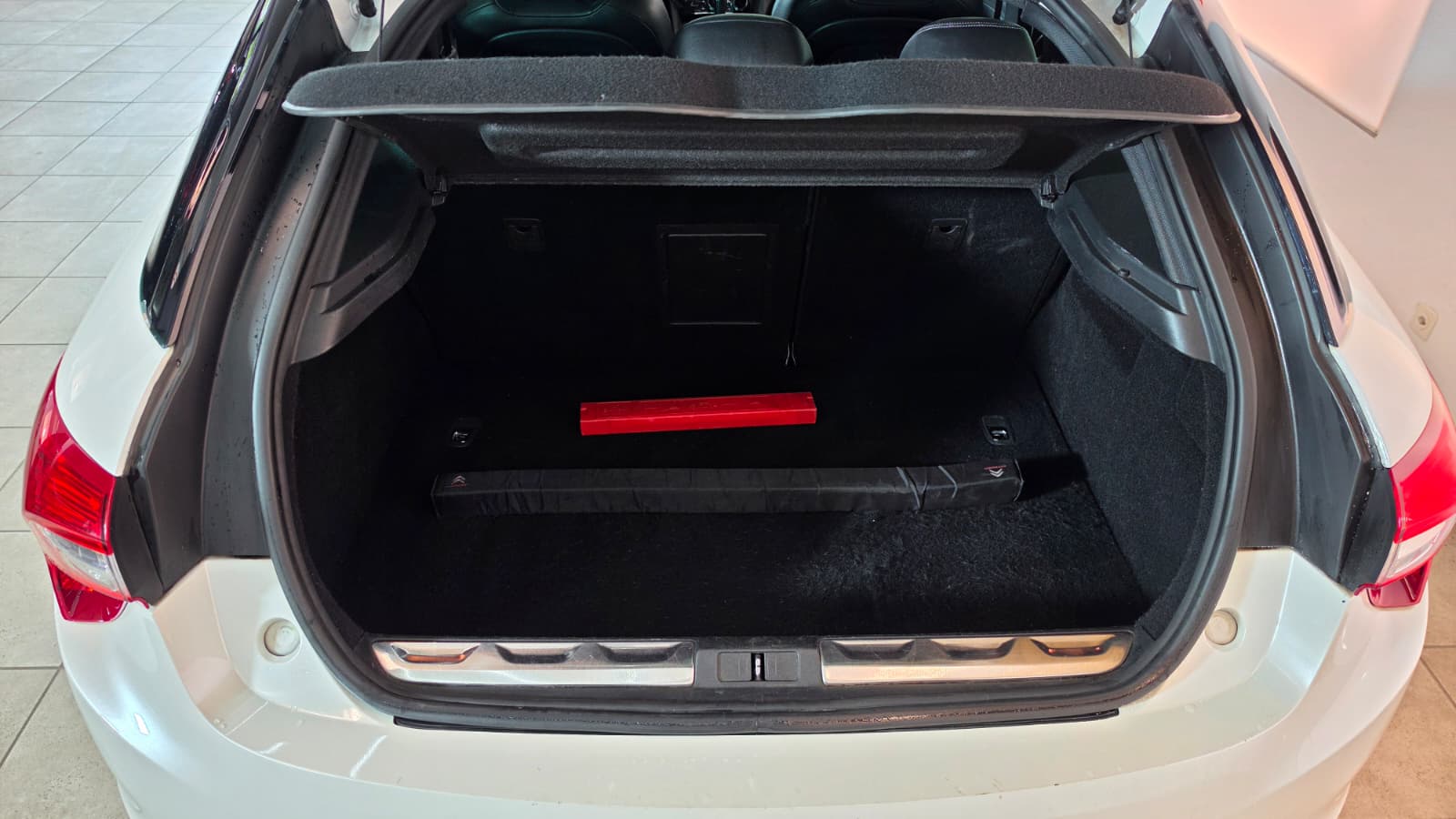 DS AUTOMOBILES DS5 2.0 e-HDi SO Chic Automatic, Top Zustand, Schweizer Fahrzeug, Frisch ab MFK und Frisch ab Service-image-12