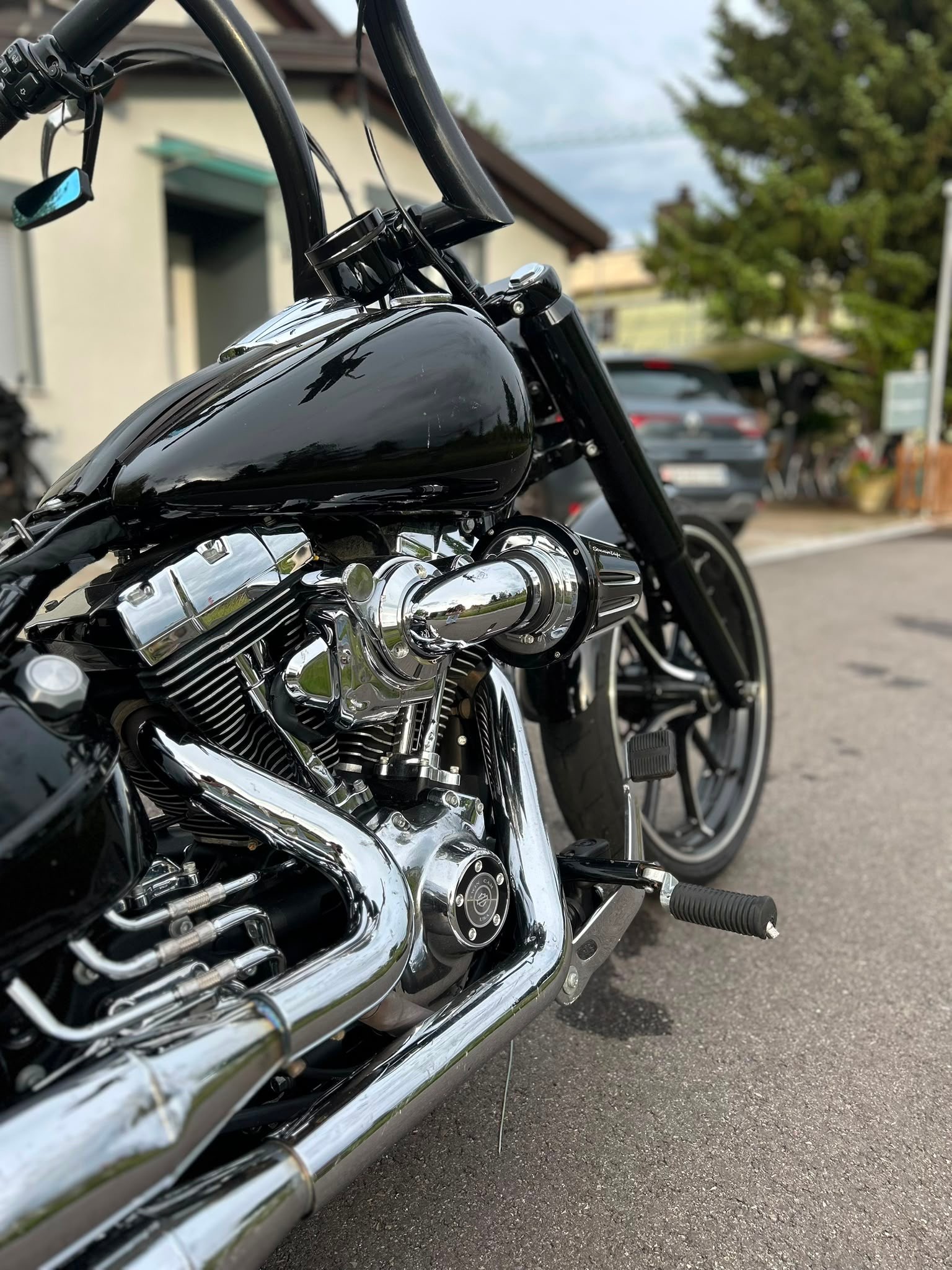 HARLEY-DAVIDSON Breakout 103-image-2