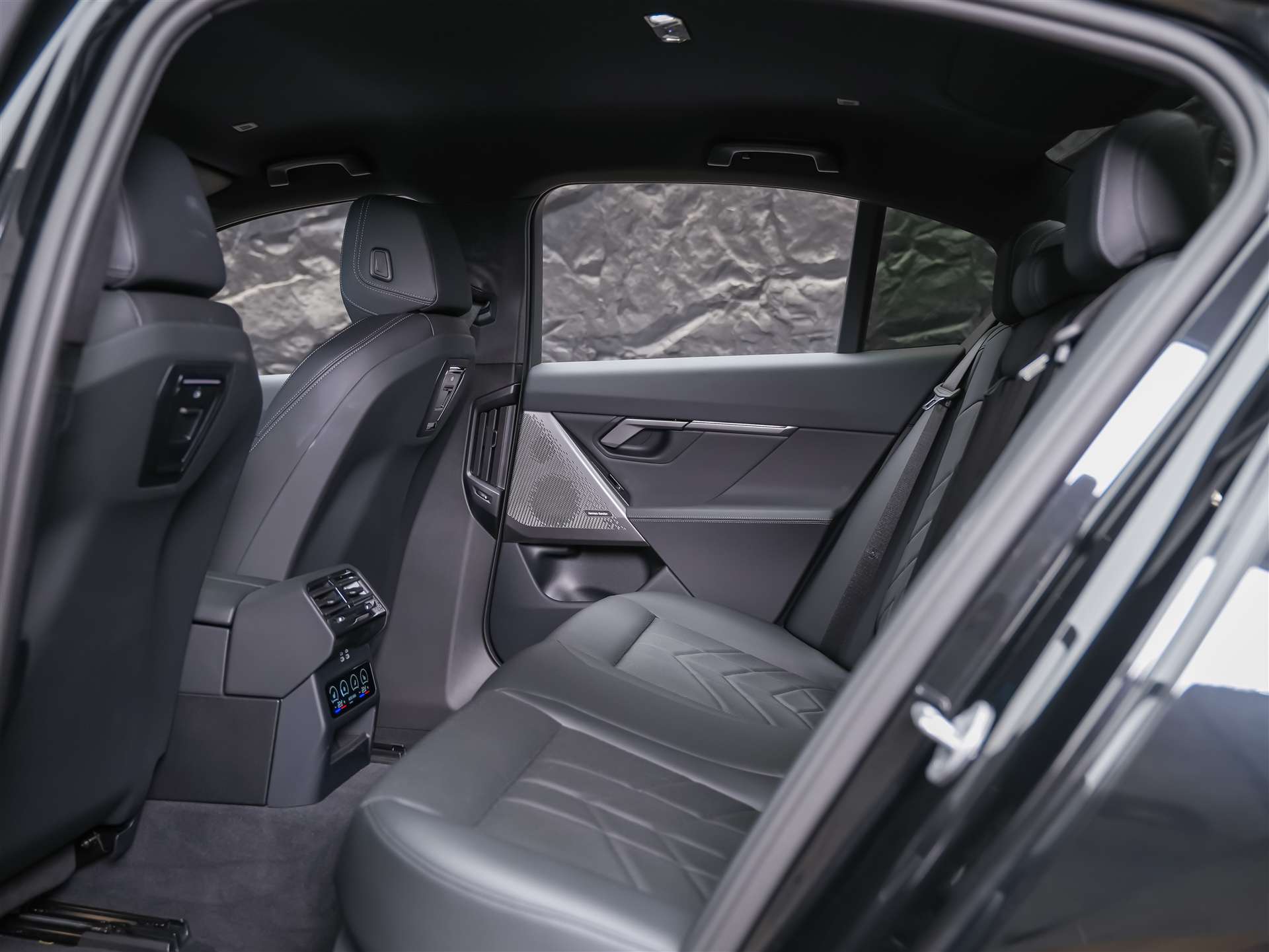 BMW 520d xDrive M Sport Steptronic *Werksgarantie*21" Felgen*Head Up*Sitzbelüftung*-image-12