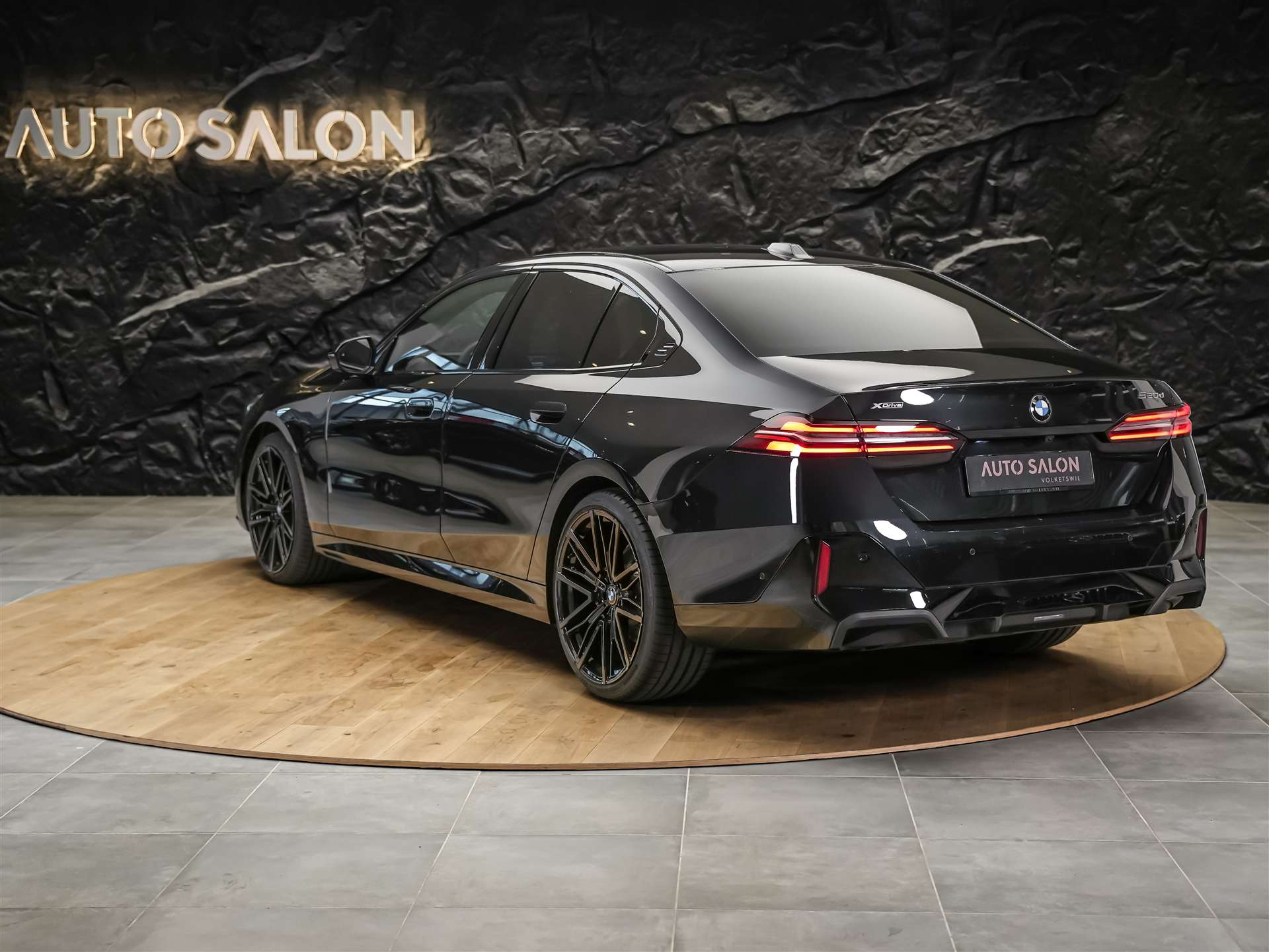 BMW 520d xDrive M Sport Steptronic *Werksgarantie*21" Felgen*Head Up*Sitzbelüftung*-showroom-element-3
