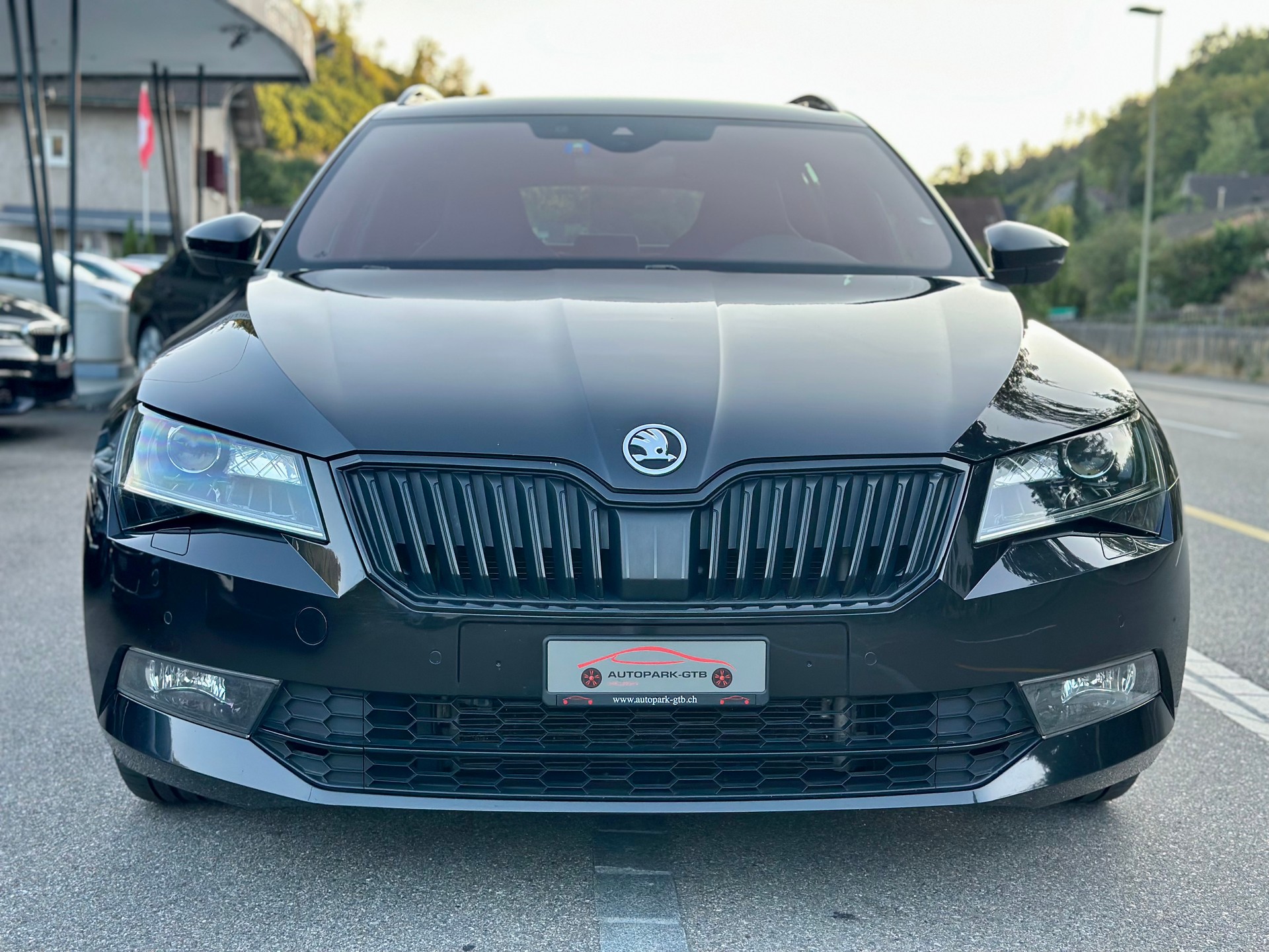 SKODA Superb Combi 2.0 TDi SportLine+ 4x4 DSG-showroom-element-2