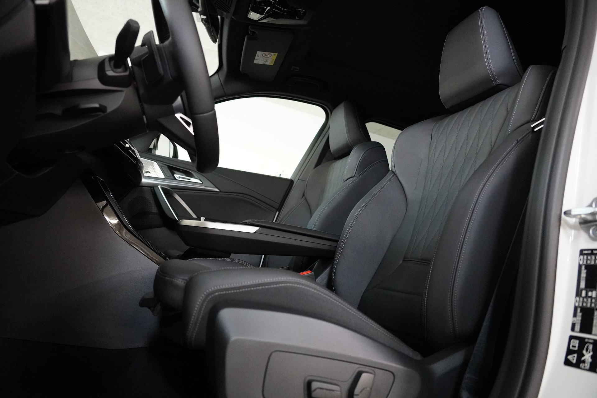 BMW X1 xDrive 23i 48V M Sport-image-11