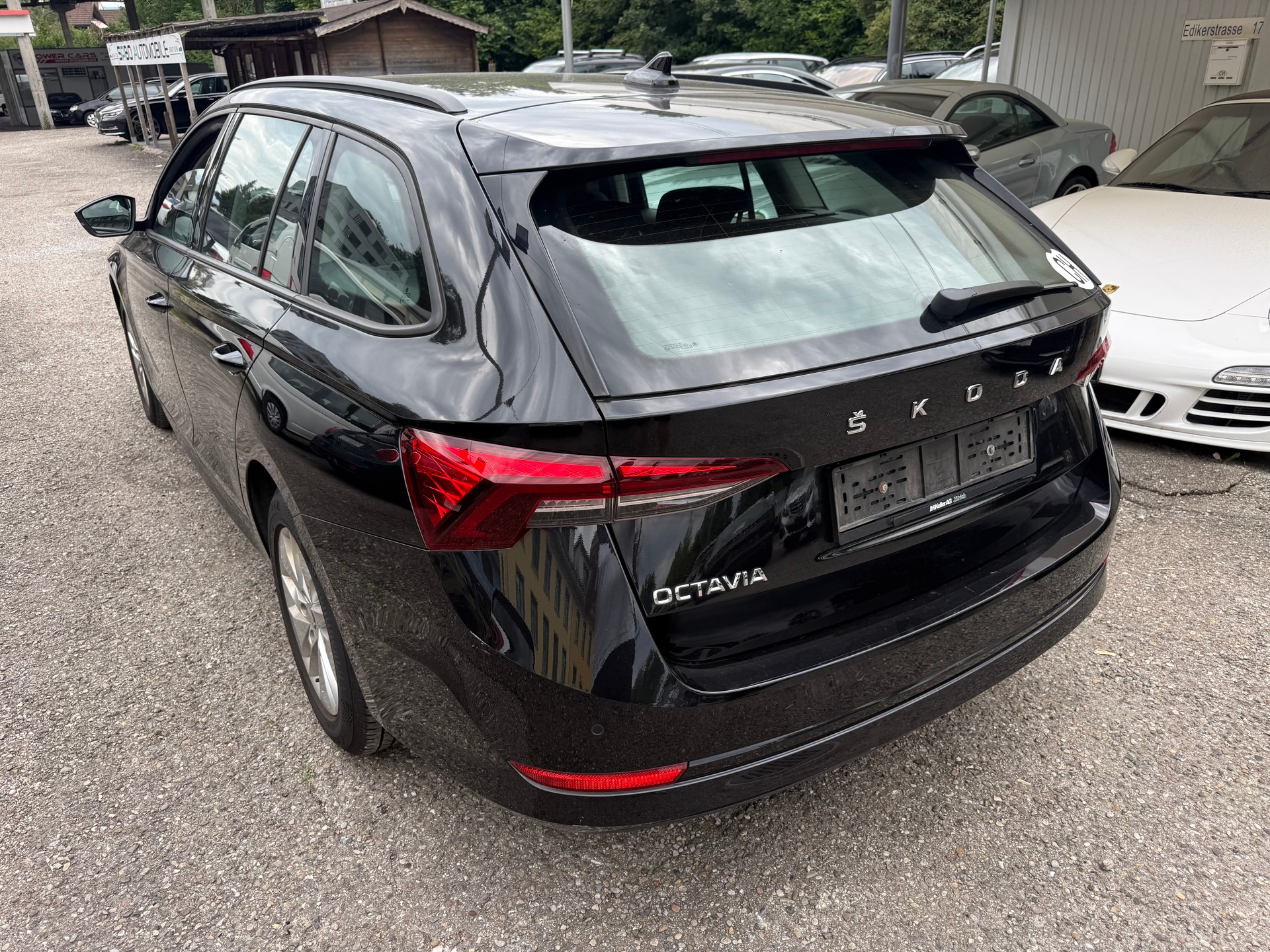 SKODA Octavia Combi 2.0 TDI DSG Ambition-image-2