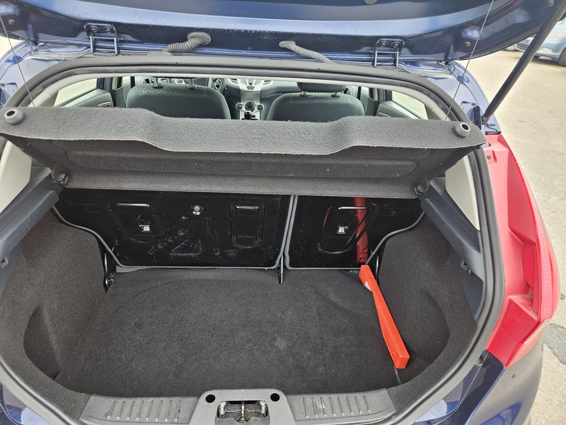 FORD Fiesta 1.4 16V Trend Automatic-image-11