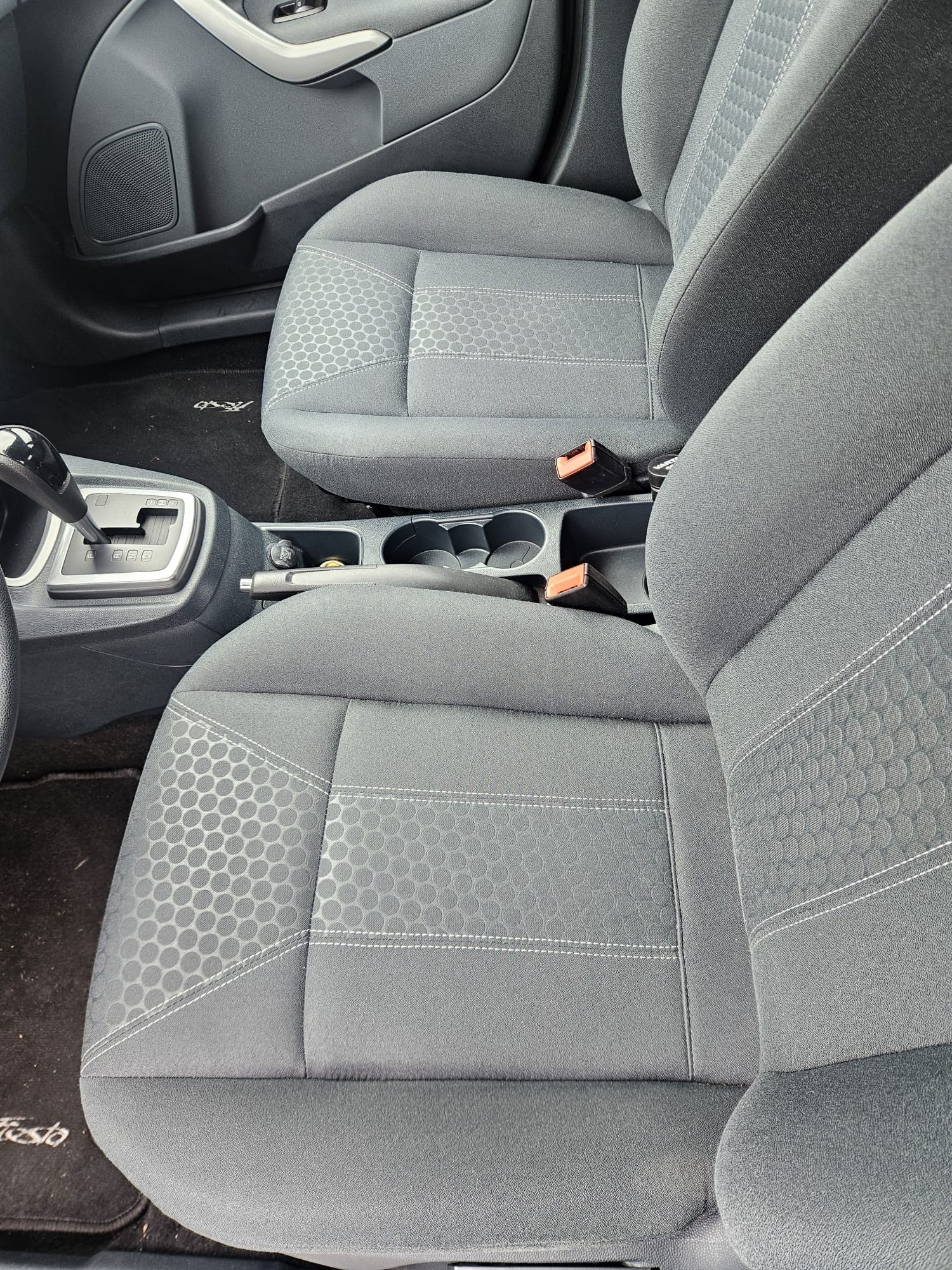 FORD Fiesta 1.4 16V Trend Automatic-image-10