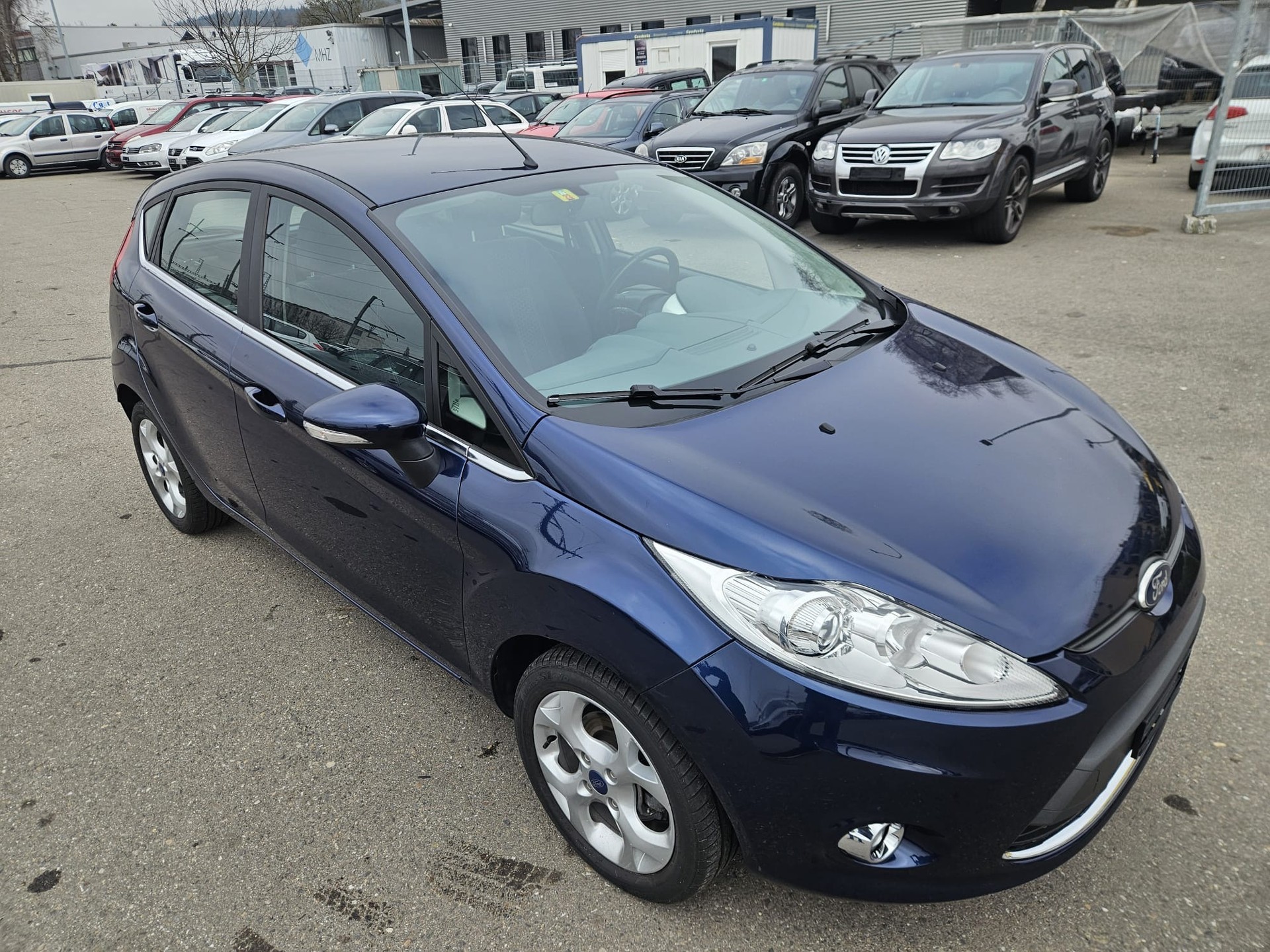 FORD Fiesta 1.4 16V Trend Automatic-image-2