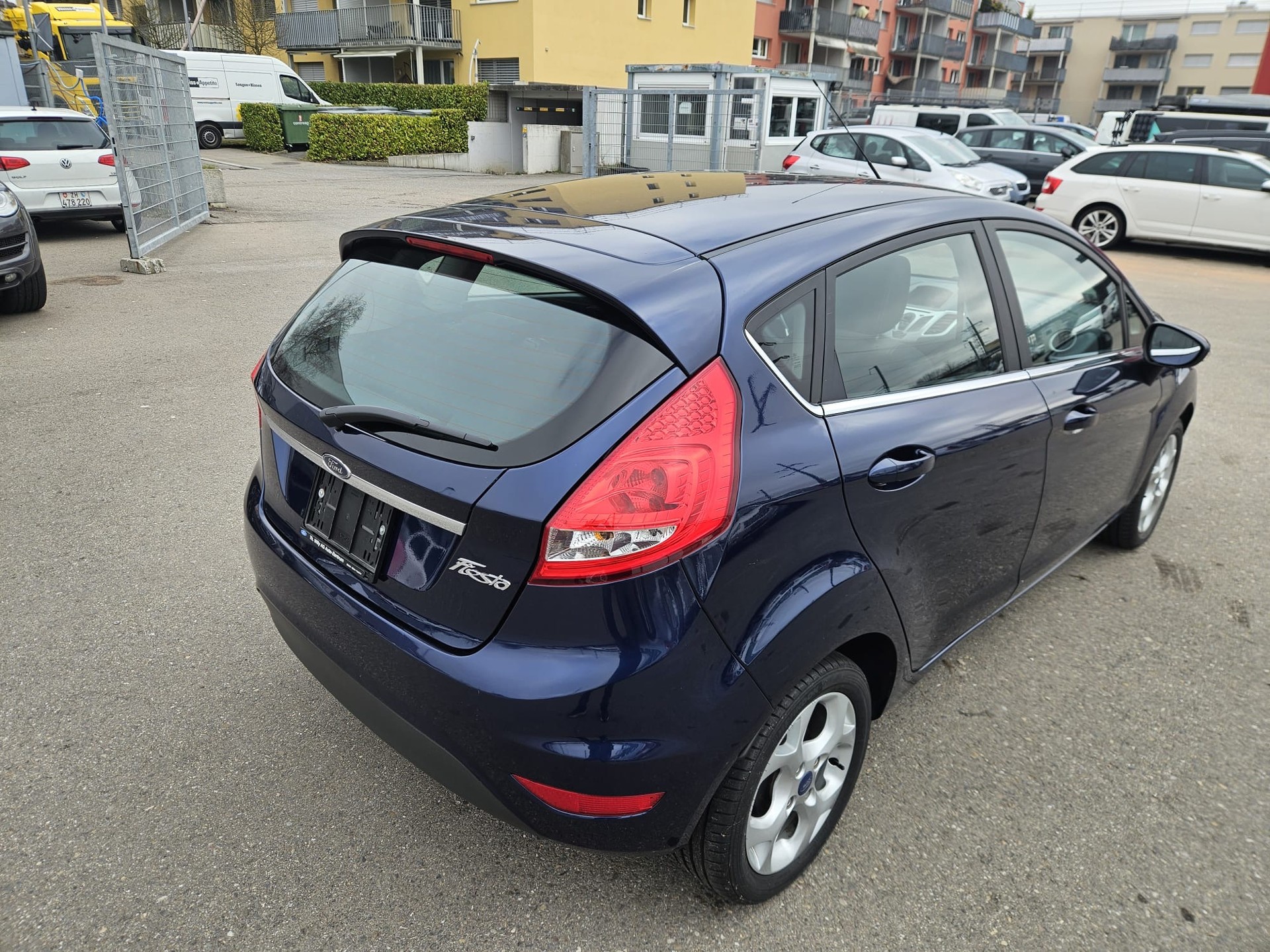 FORD Fiesta 1.4 16V Trend Automatic-image-4