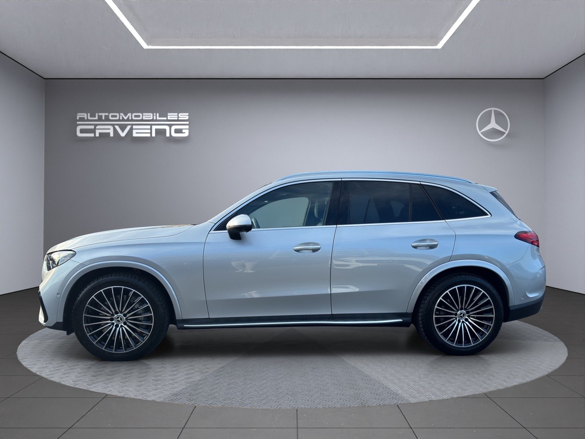 MERCEDES-BENZ GLC 300 4Matic AMG Line 9G-Tronic-showroom-element-1
