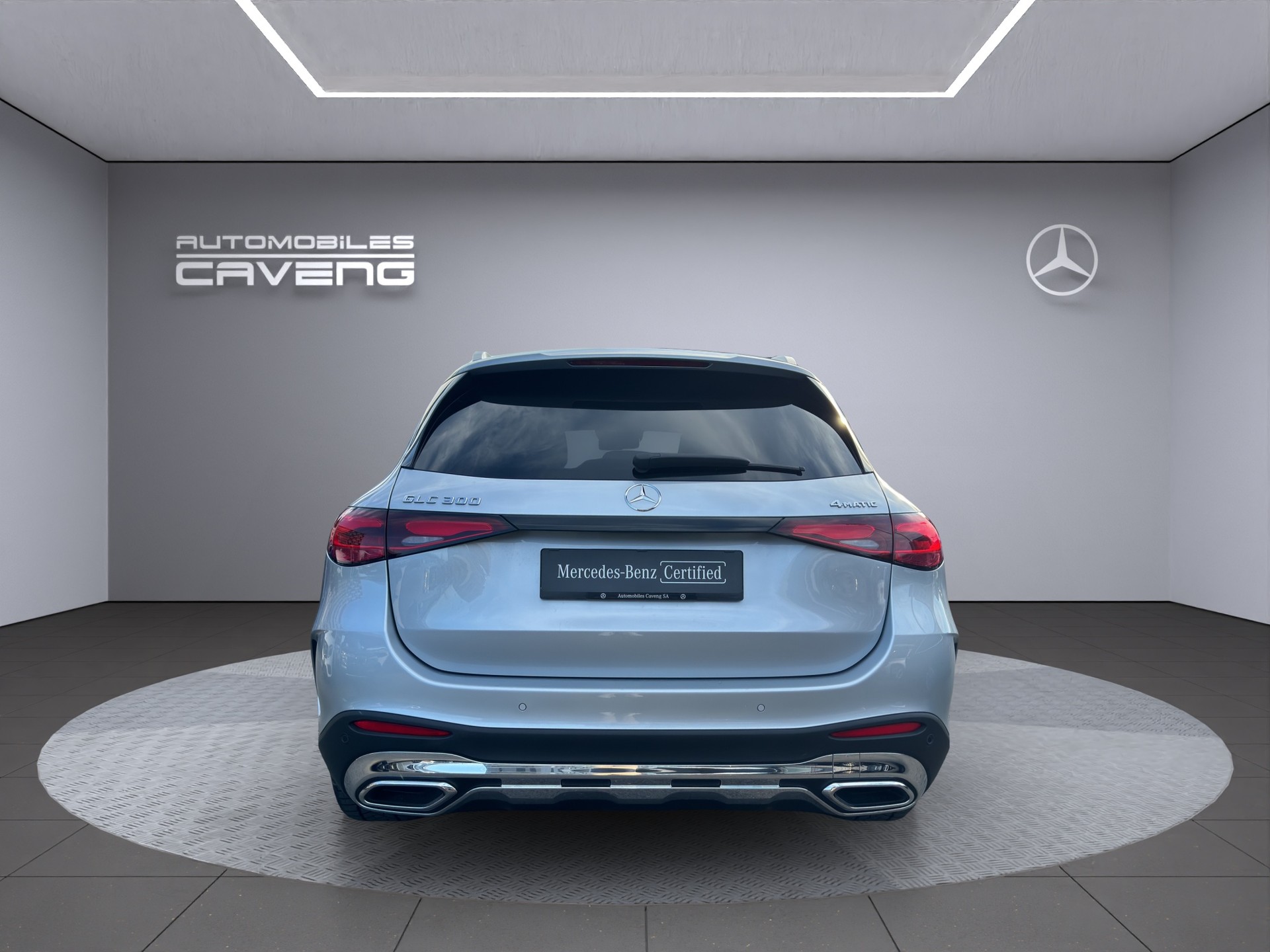 MERCEDES-BENZ GLC 300 4Matic AMG Line 9G-Tronic-showroom-element-3