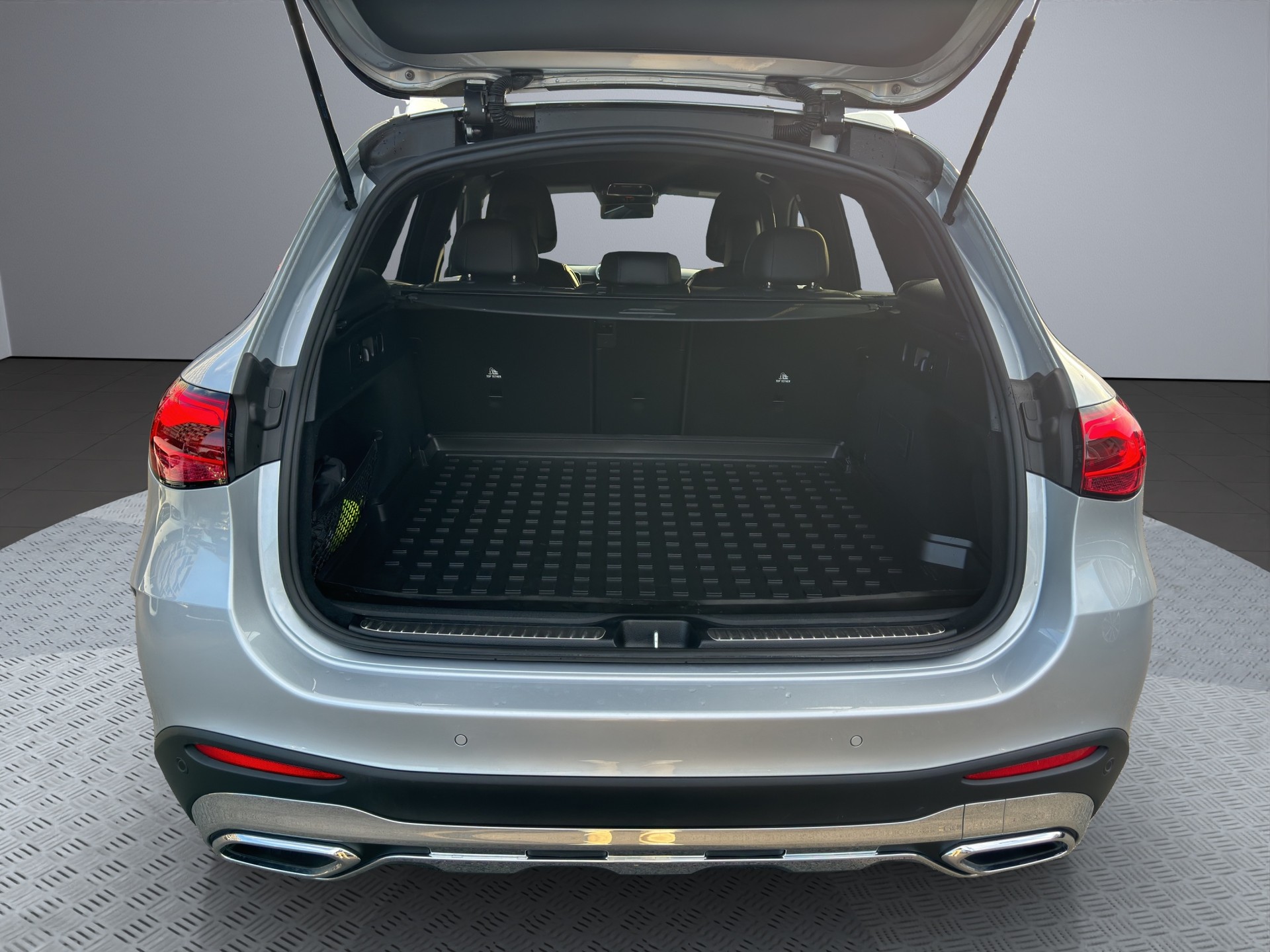 MERCEDES-BENZ GLC 300 4Matic AMG Line 9G-Tronic-image-17