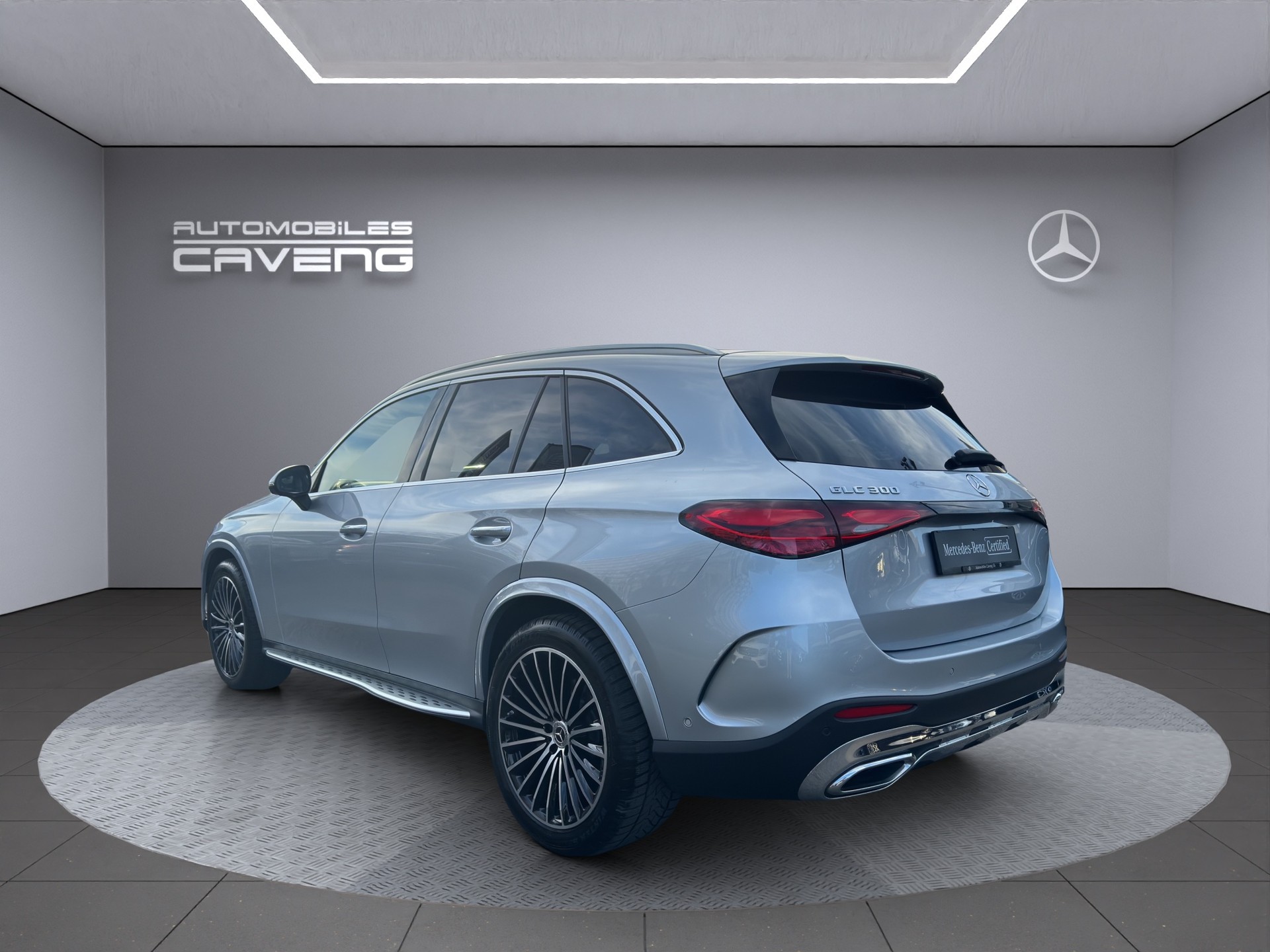 MERCEDES-BENZ GLC 300 4Matic AMG Line 9G-Tronic-showroom-element-2