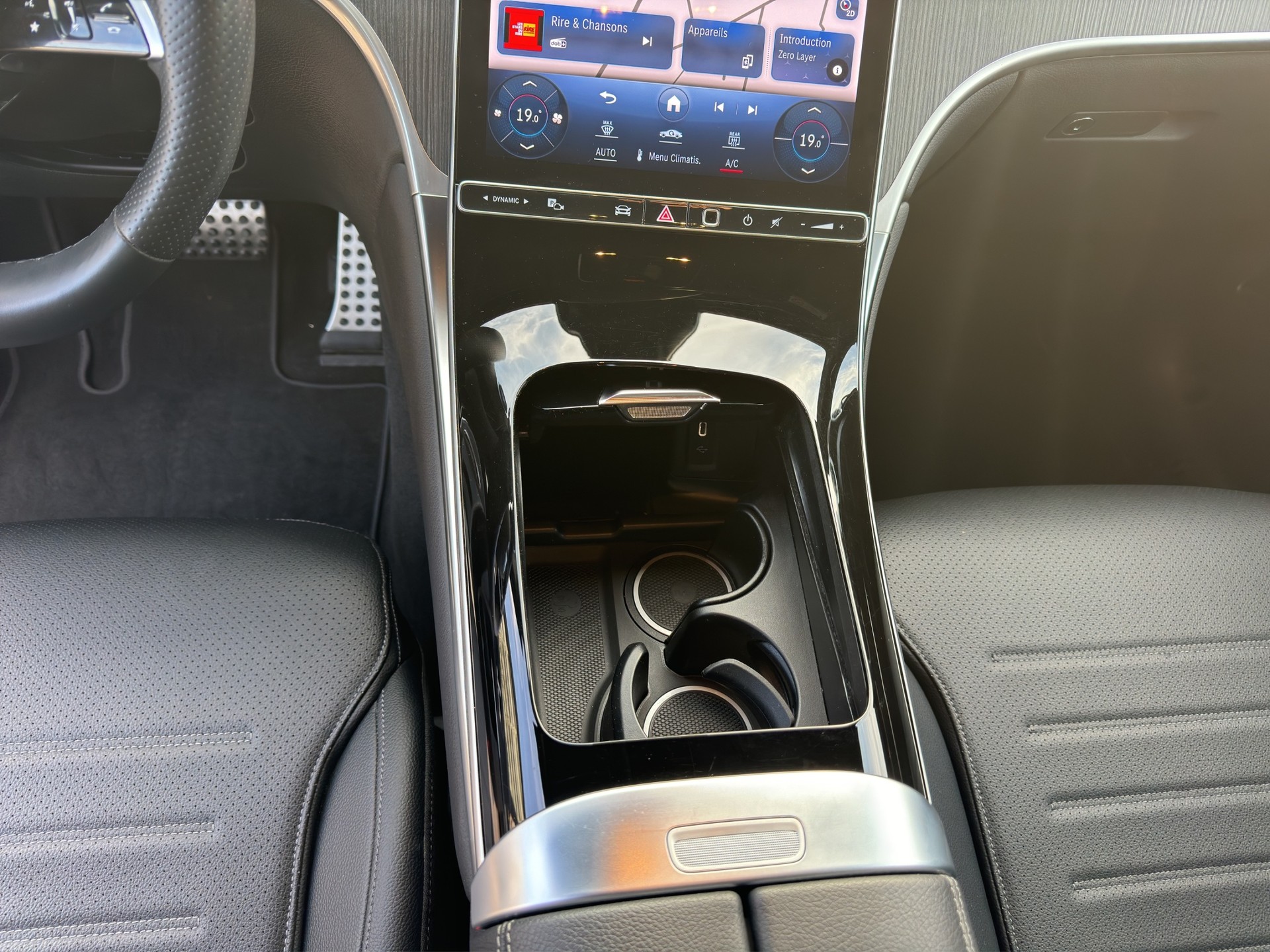 MERCEDES-BENZ GLC 300 4Matic AMG Line 9G-Tronic-image-13