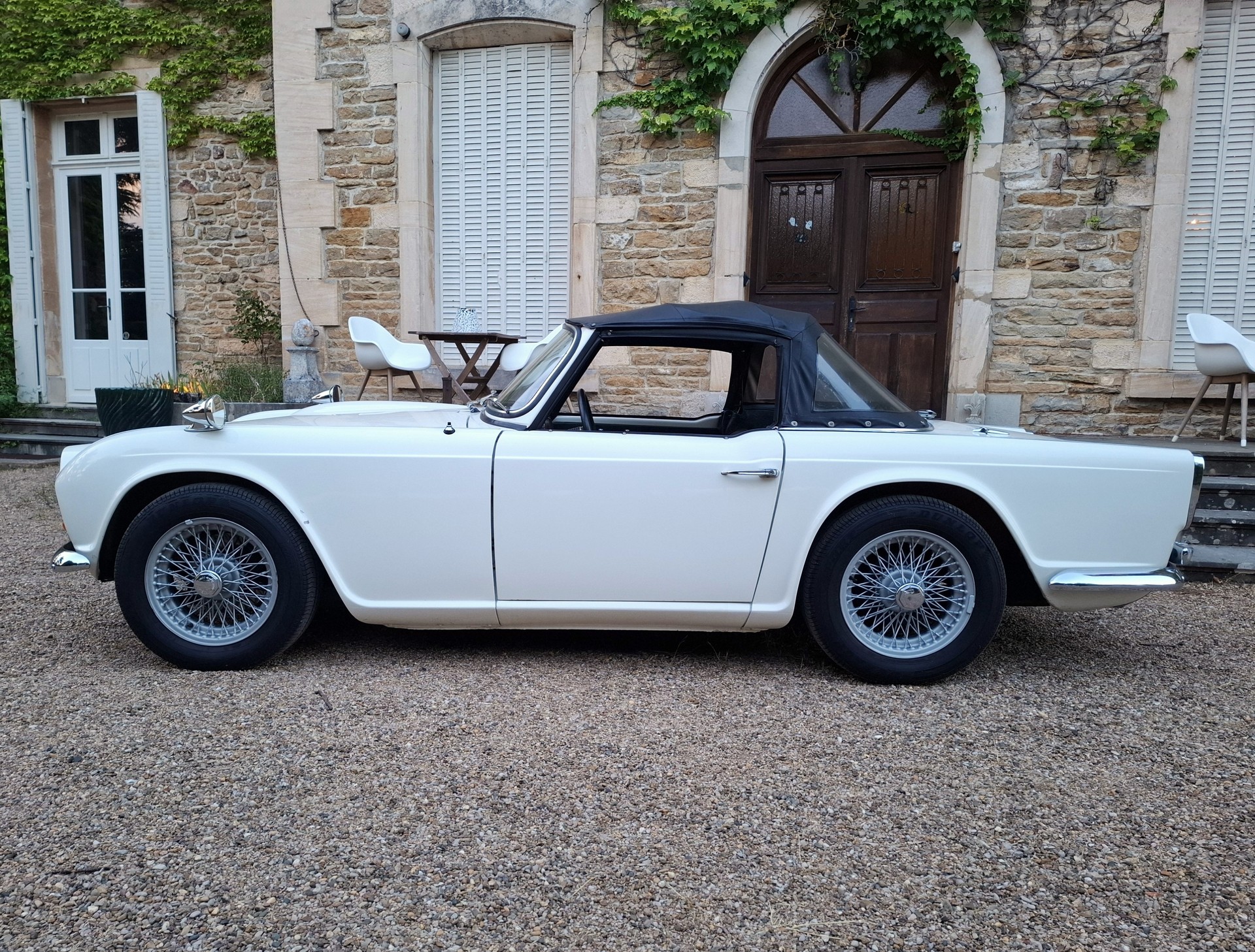 TRIUMPH TR4-image-1