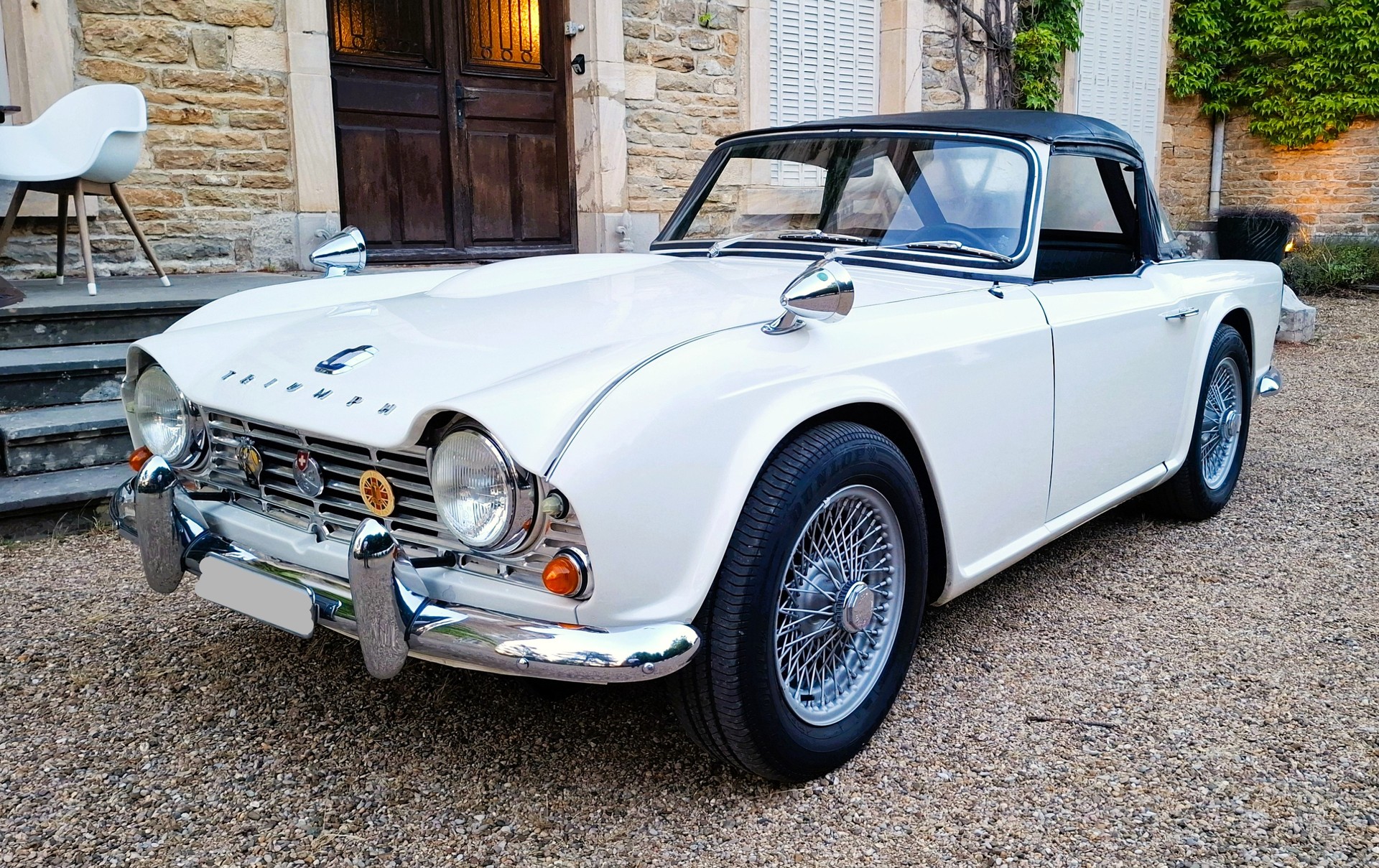 TRIUMPH TR4