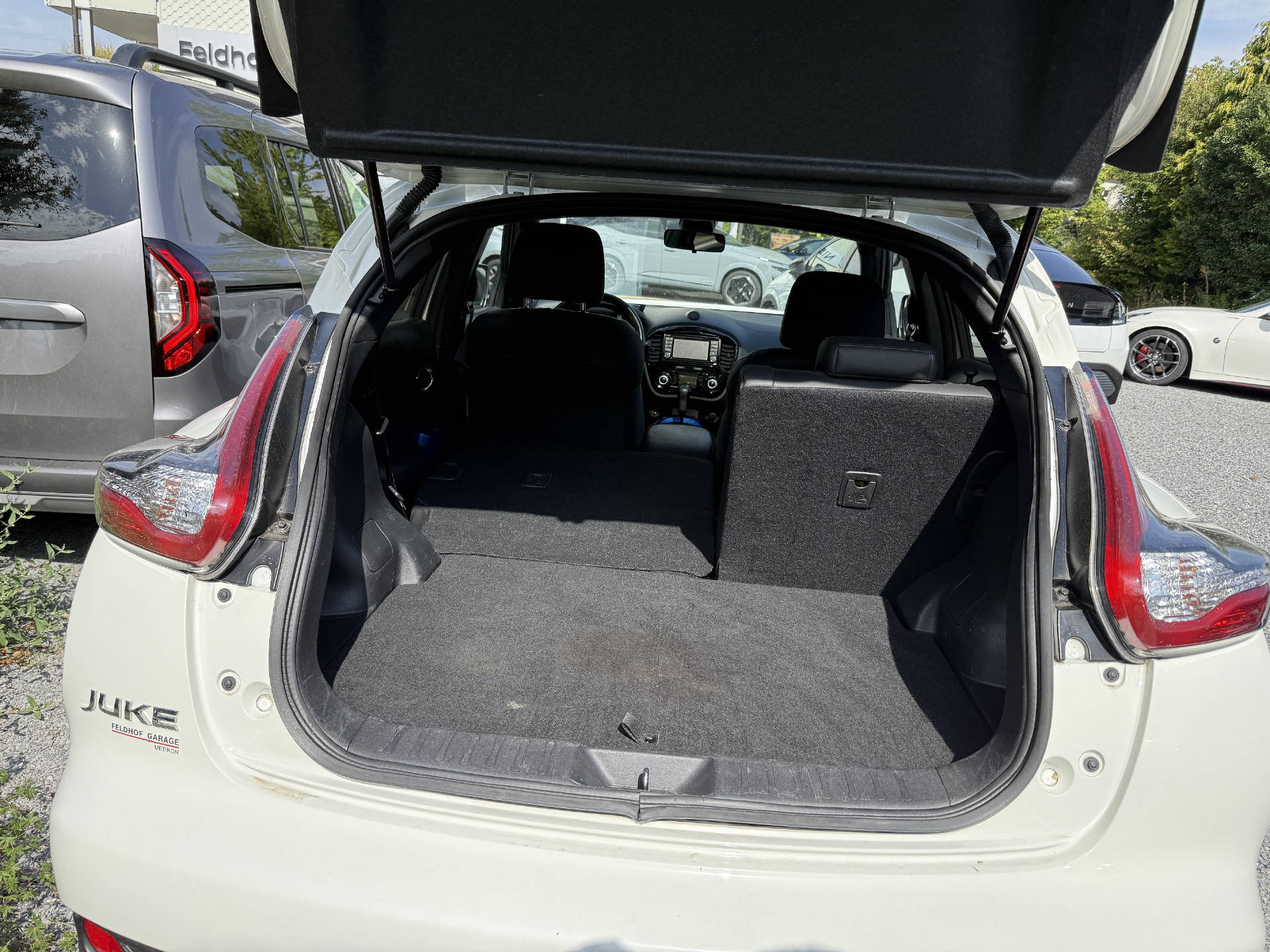 NISSAN Juke 1.6 DIG-T Tekna 4x4-showroom-element-3