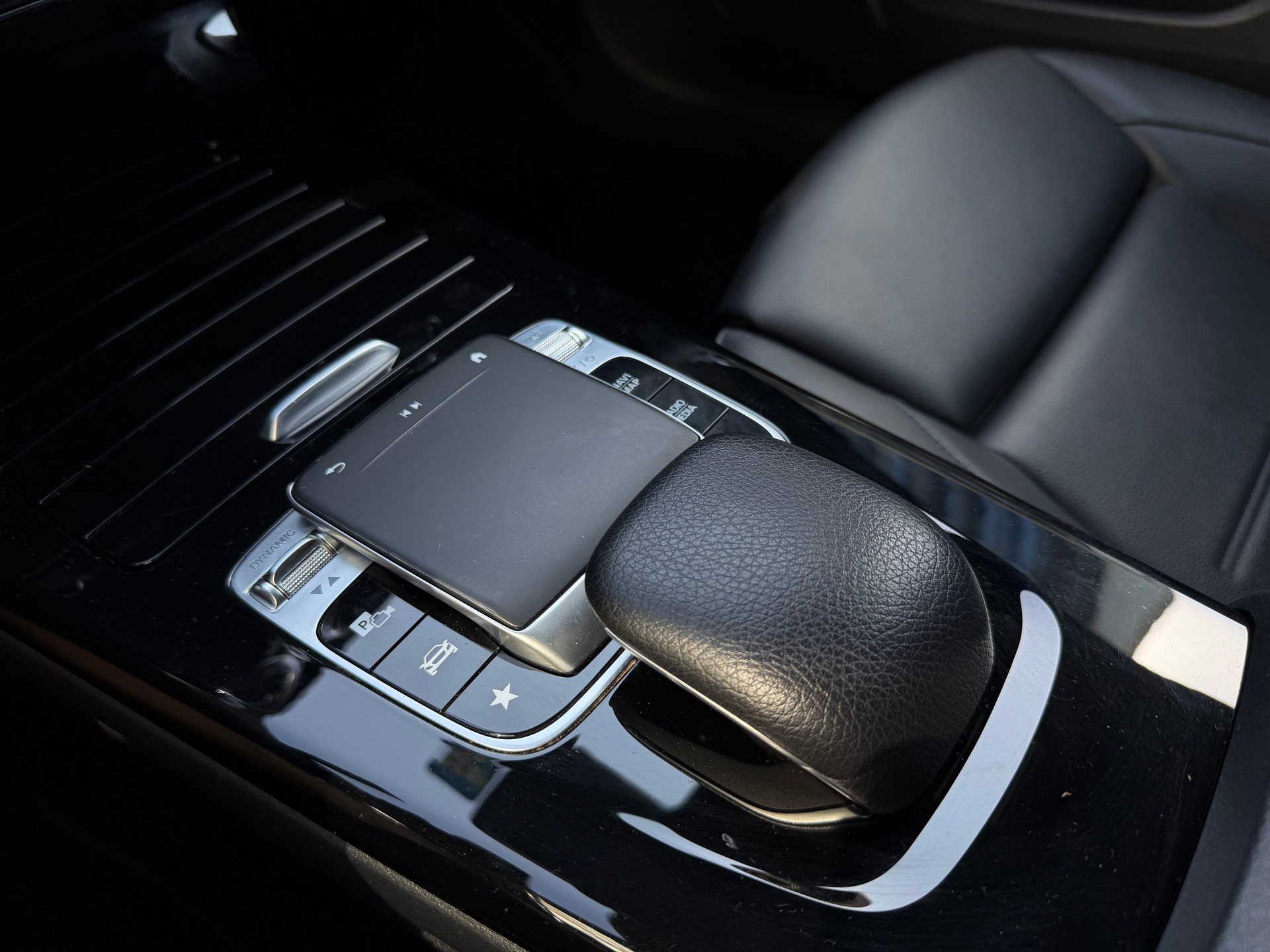 MERCEDES-BENZ A 180 Progressive 7G-DCT-image-26