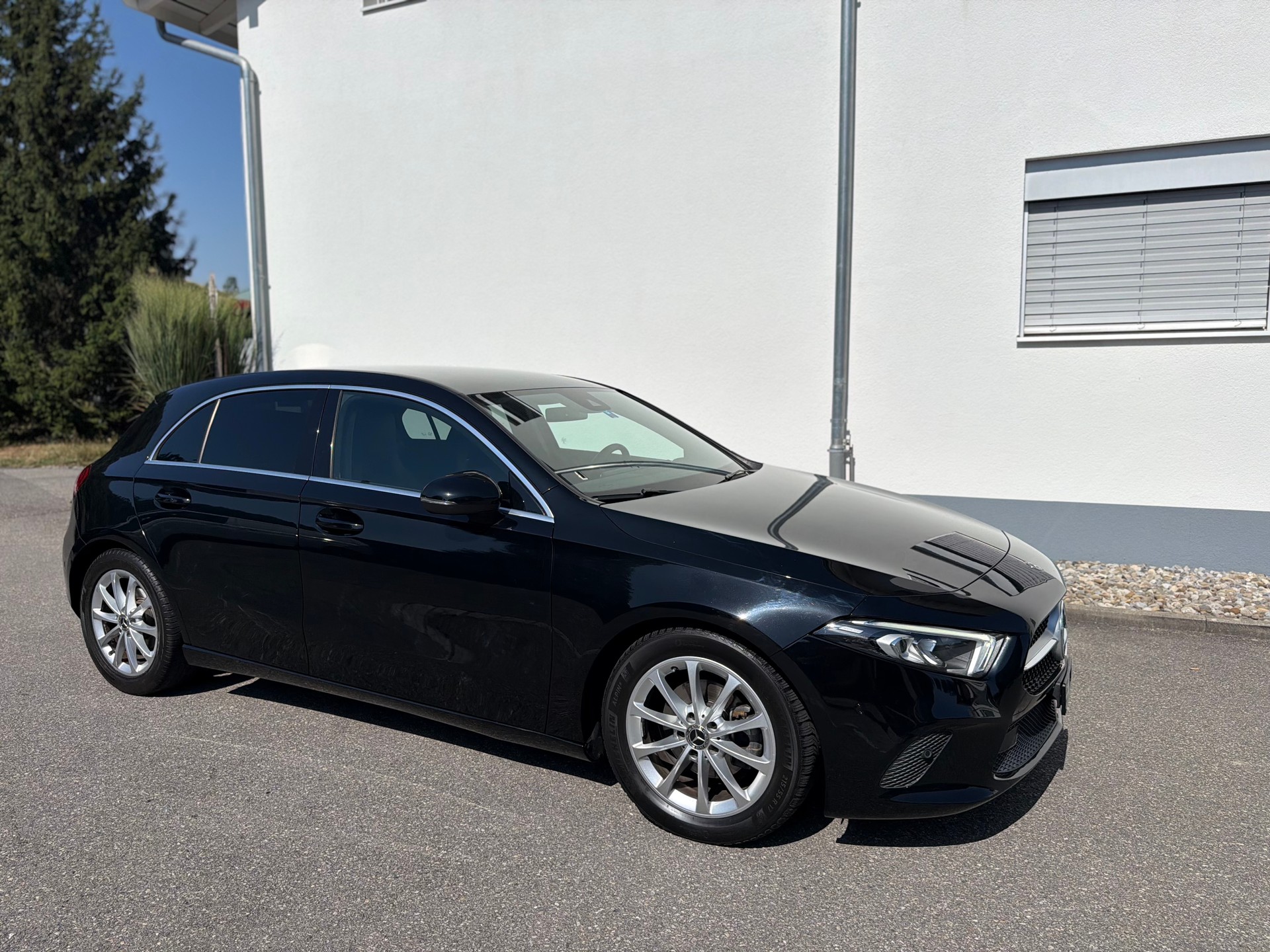 MERCEDES-BENZ A 180 Progressive 7G-DCT-showroom-element-3