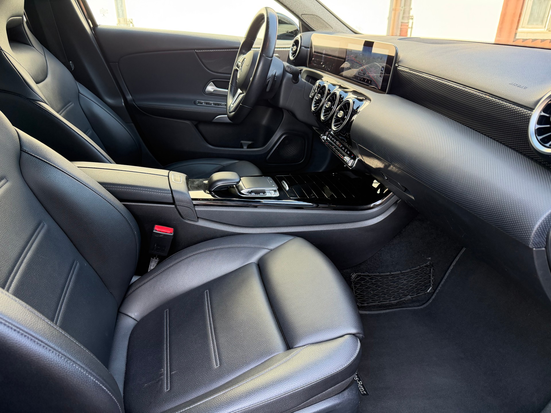 MERCEDES-BENZ A 180 Progressive 7G-DCT-image-15