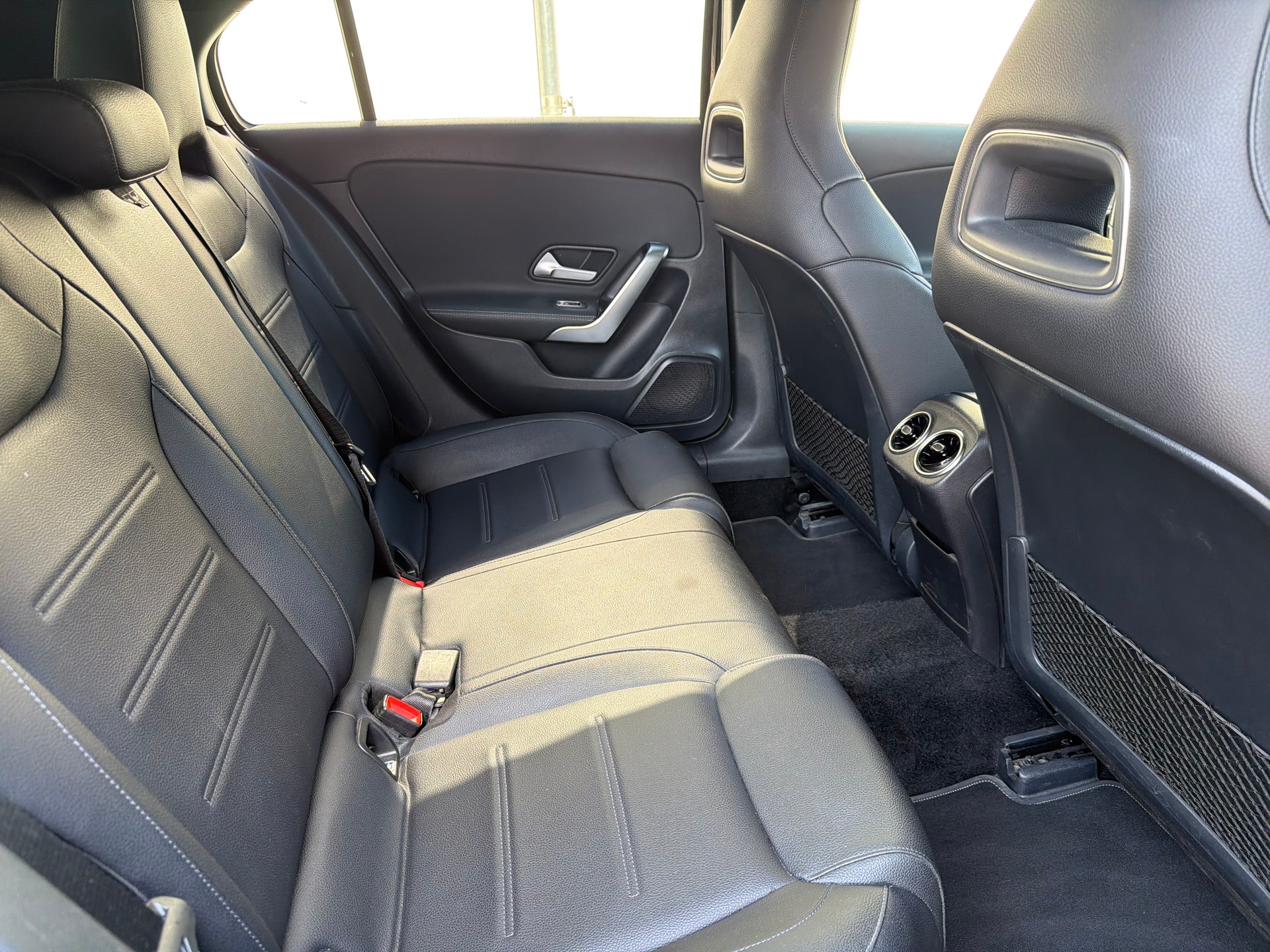 MERCEDES-BENZ A 180 Progressive 7G-DCT-image-17