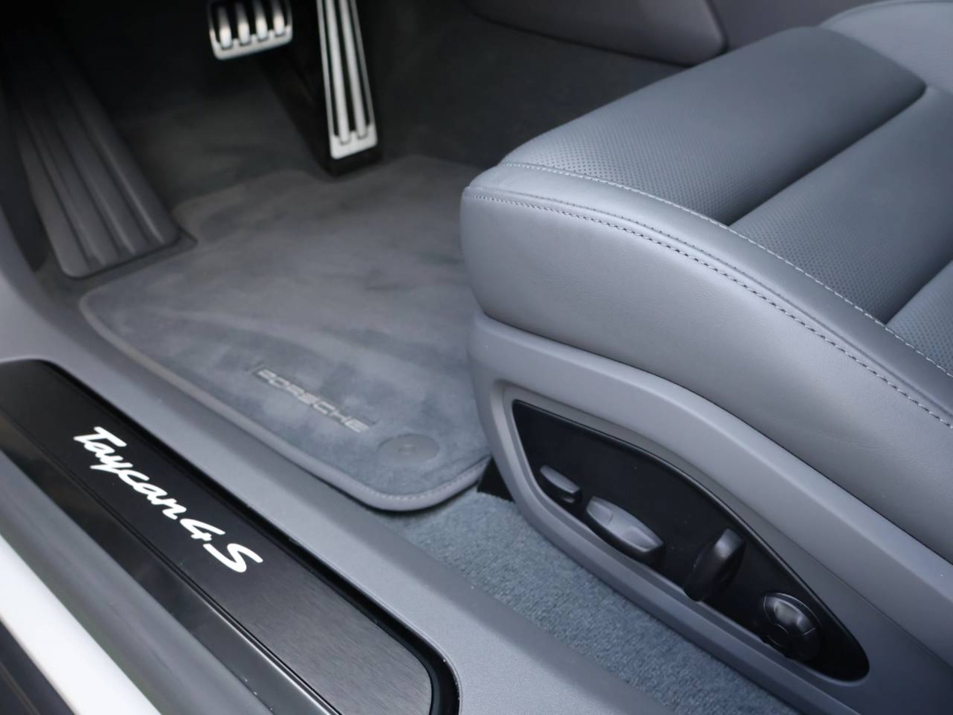 PORSCHE Taycan 4S-image-26