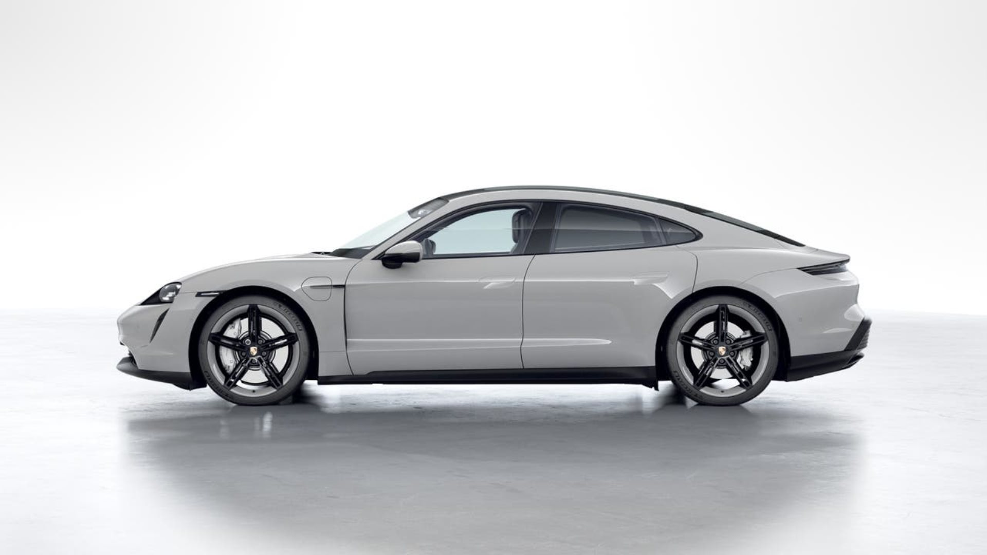PORSCHE Taycan 4S-showroom-element-1