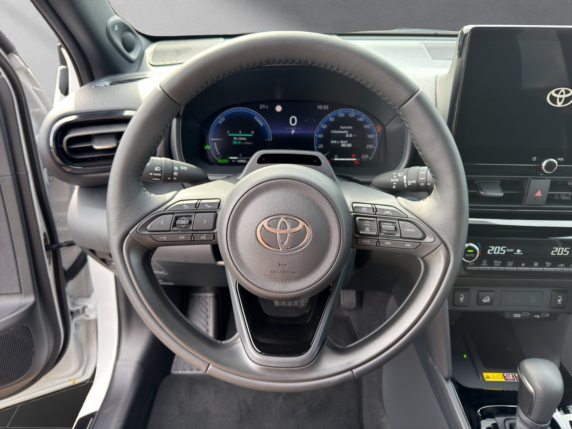 TOYOTA Yaris Cross 1.5 VVT-i HSD Premium AWD-i-image-4