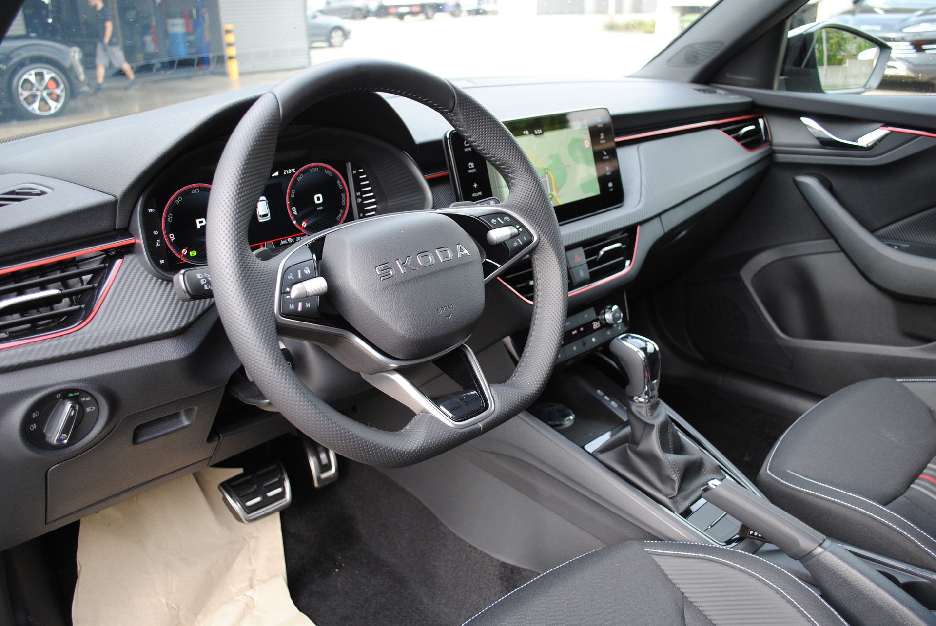 SKODA Kamiq 1.5 TSI Monte Carlo DSG-image-9