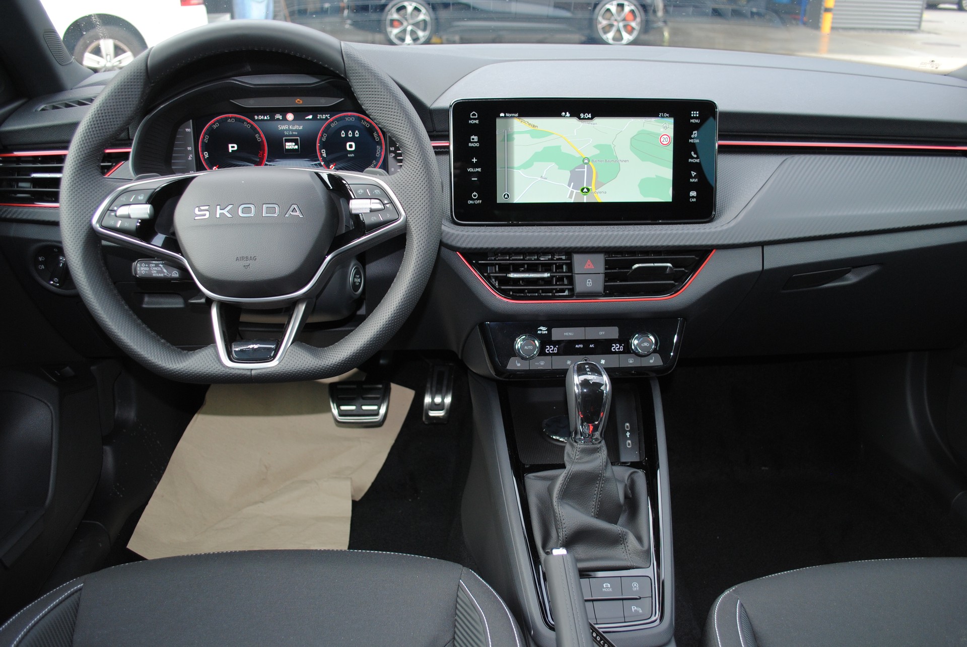 SKODA Kamiq 1.5 TSI Monte Carlo DSG-image-10