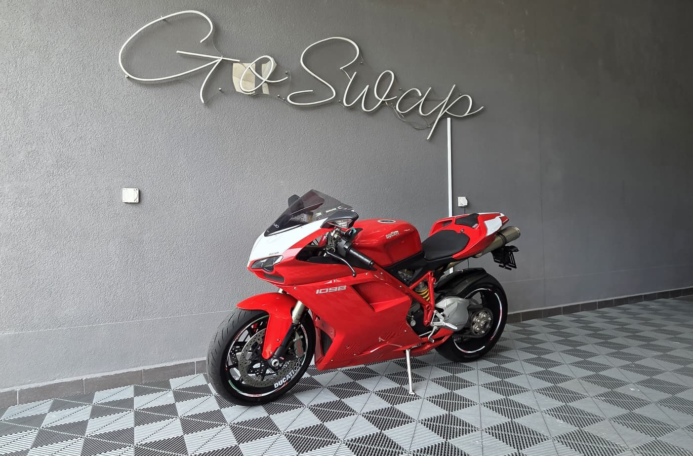 DUCATI 1098 S-image-0