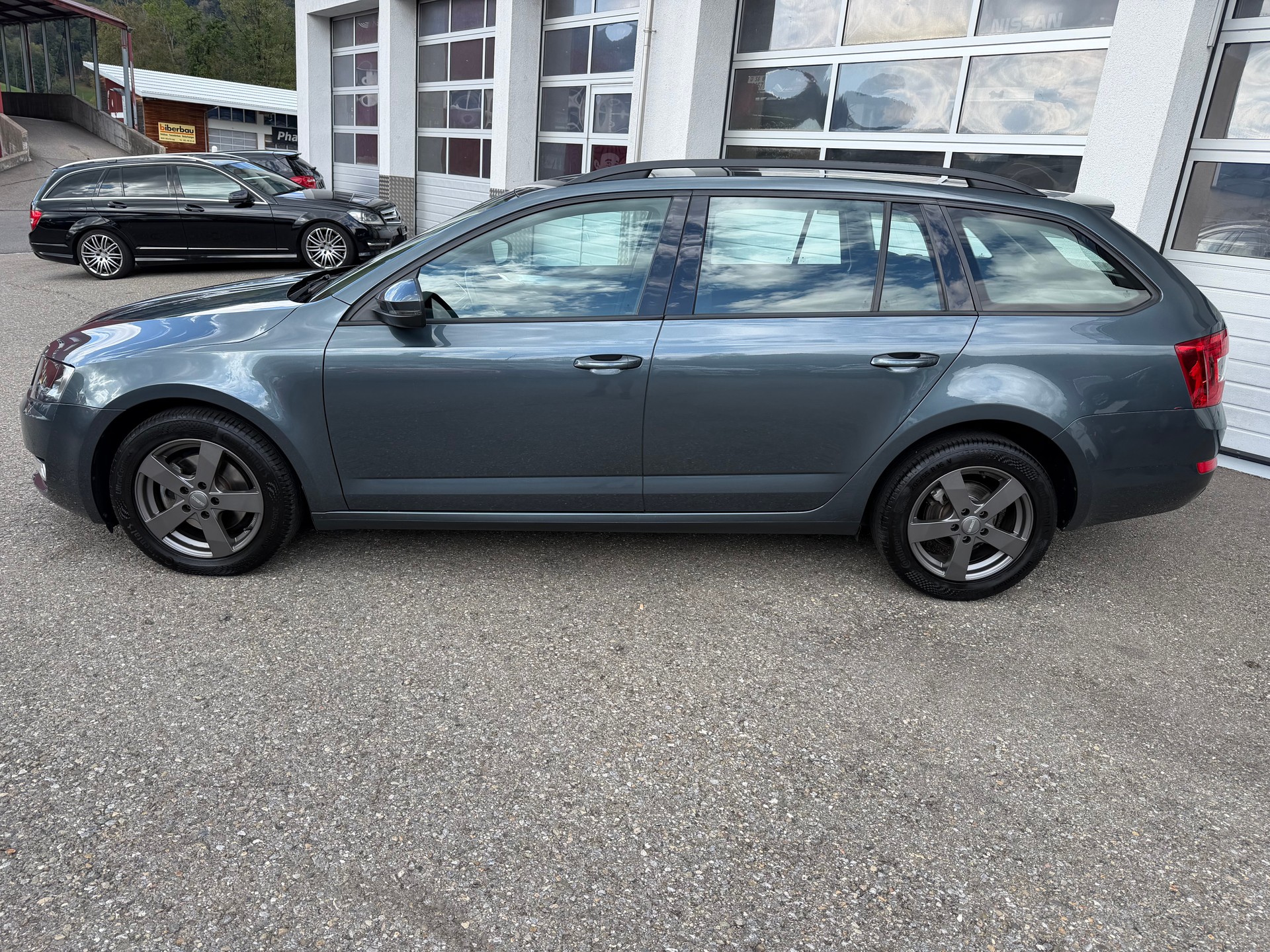 SKODA Octavia Combi 2.0 TDI Ambition-showroom-element-1