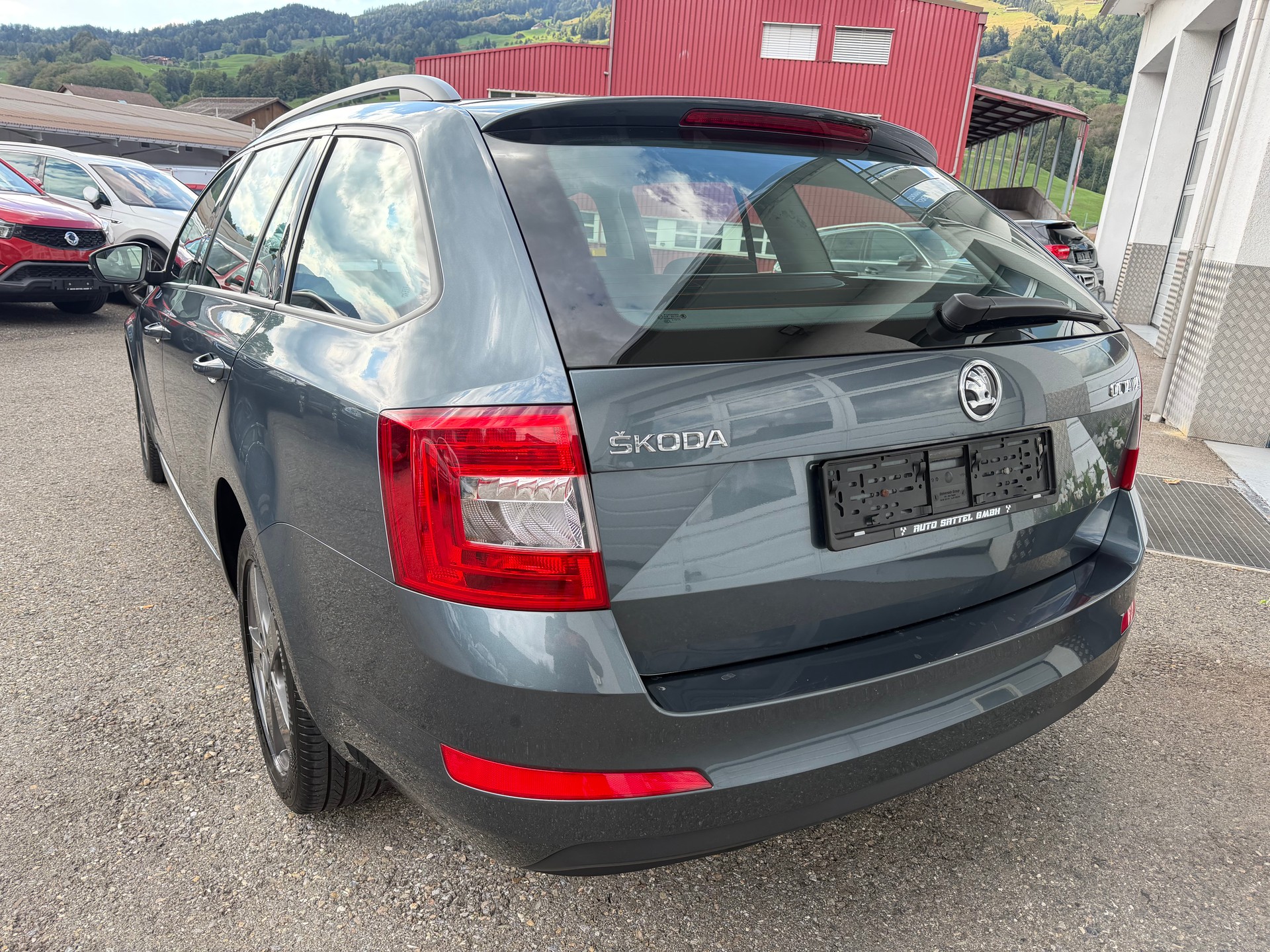 SKODA Octavia Combi 2.0 TDI Ambition-showroom-element-2