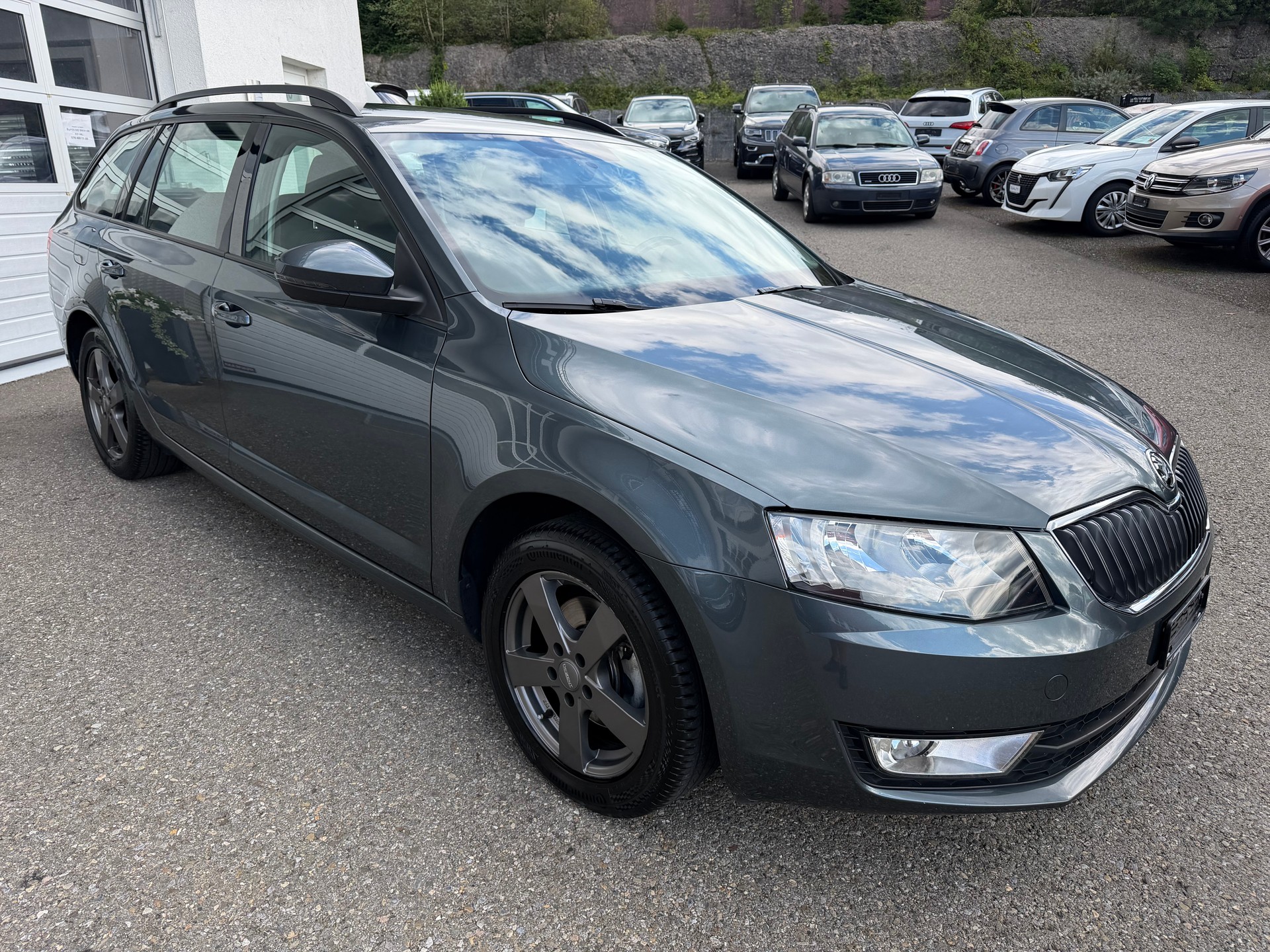 SKODA Octavia Combi 2.0 TDI Ambition-showroom-element-3