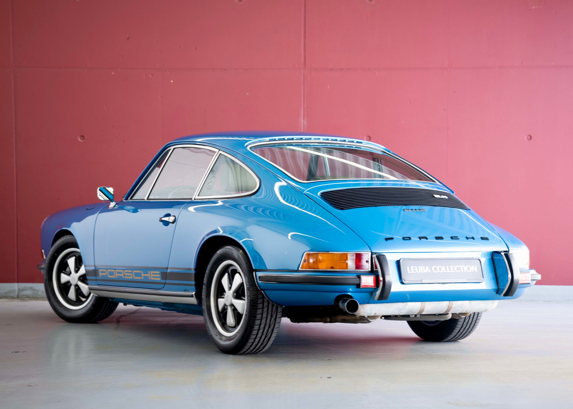 PORSCHE 911 2.4 E Oil trap (Swiss car, MY72, 1 of 1'124 produced, restored by Porsche specialist, mint condition, matching number)-showroom-element-1