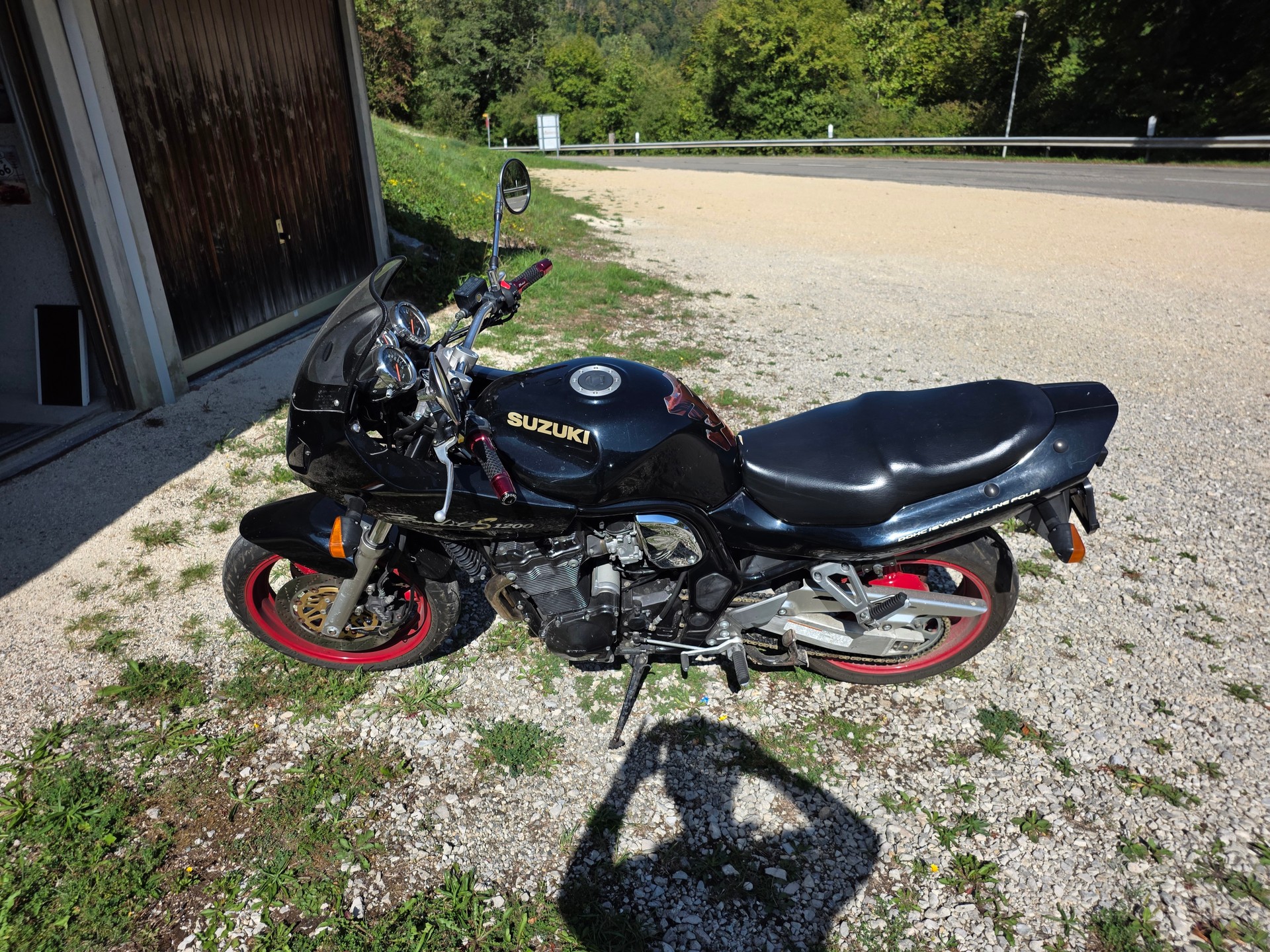 SUZUKI GSF 1200 S Bandit-image-1