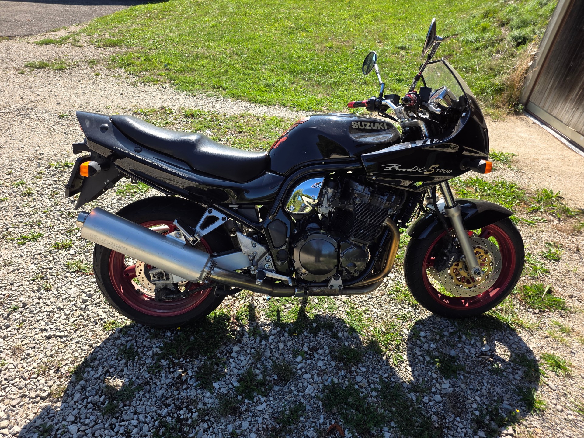 SUZUKI GSF 1200 S Bandit-image-0