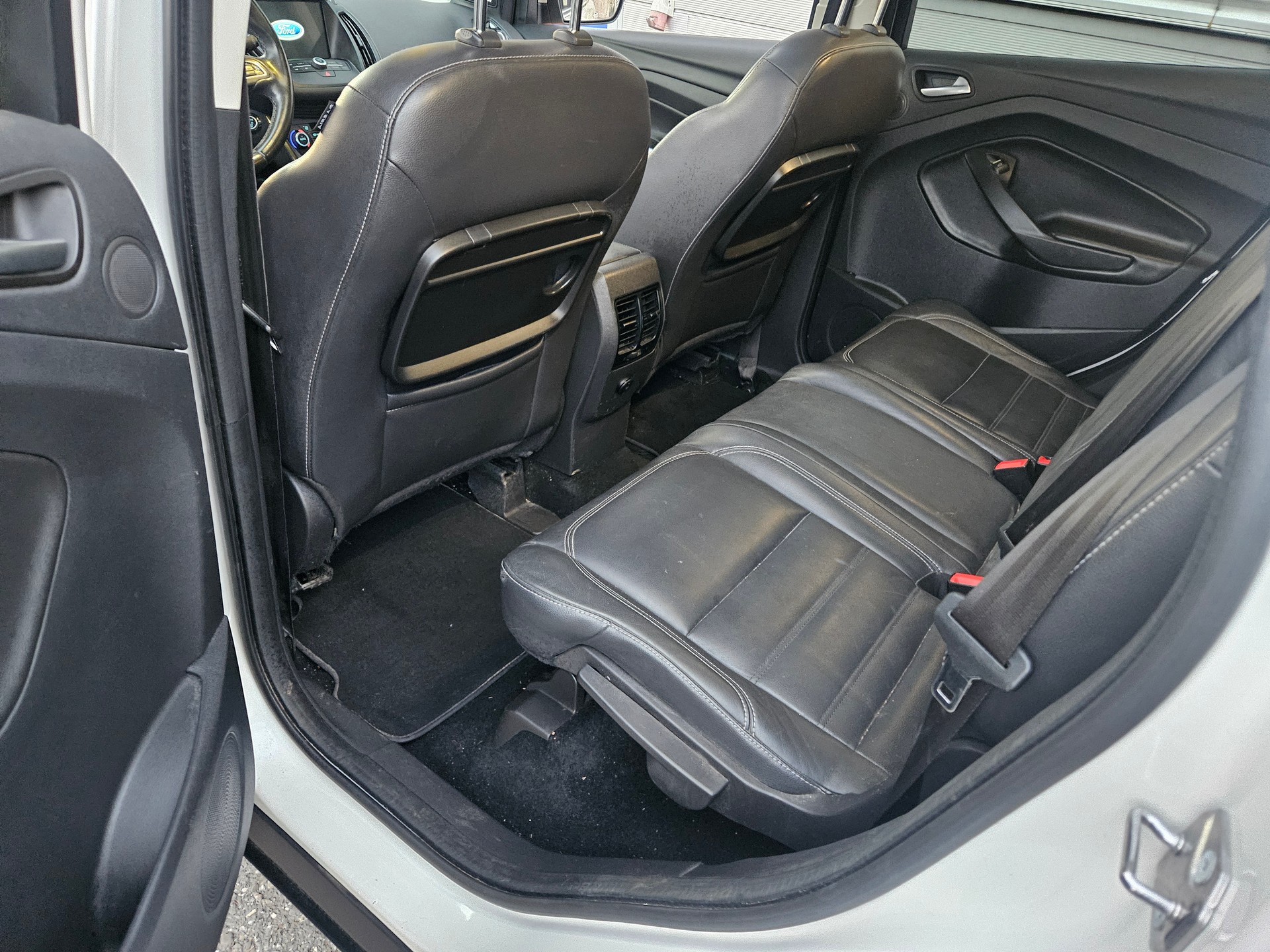 FORD Kuga 2.0 TDCi Titanium 4WD PowerShift-image-14