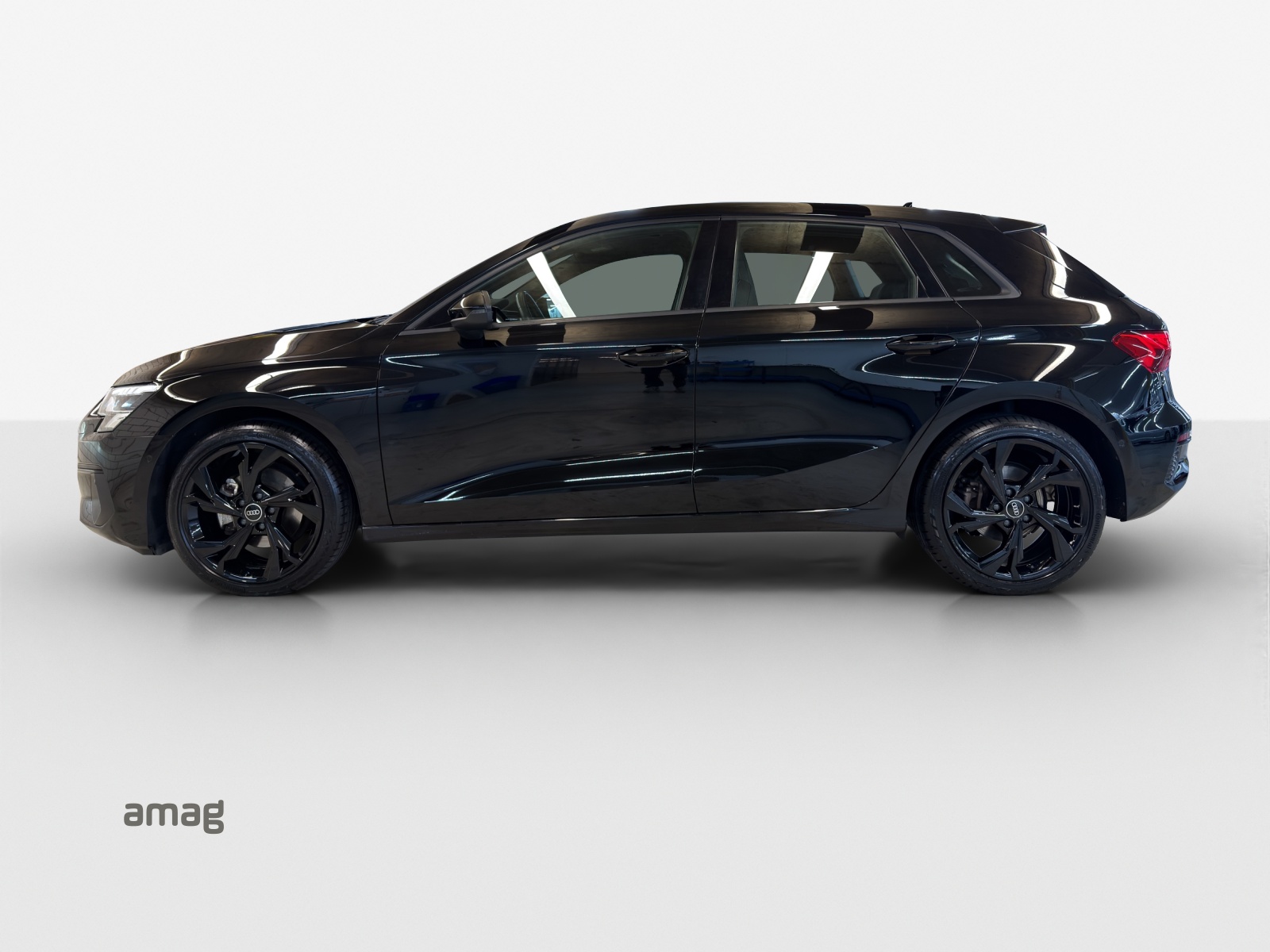 AUDI A3 Sportback 35 TFSI Attraction S-tronic-showroom-element-1