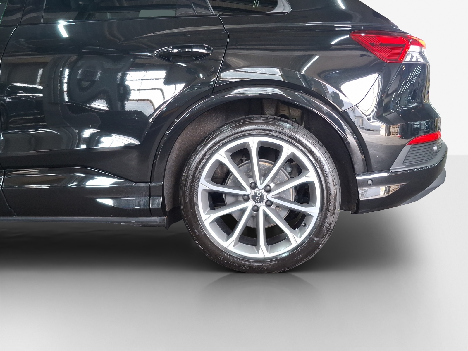 AUDI Q4 e-tron 50 quattro-image-16