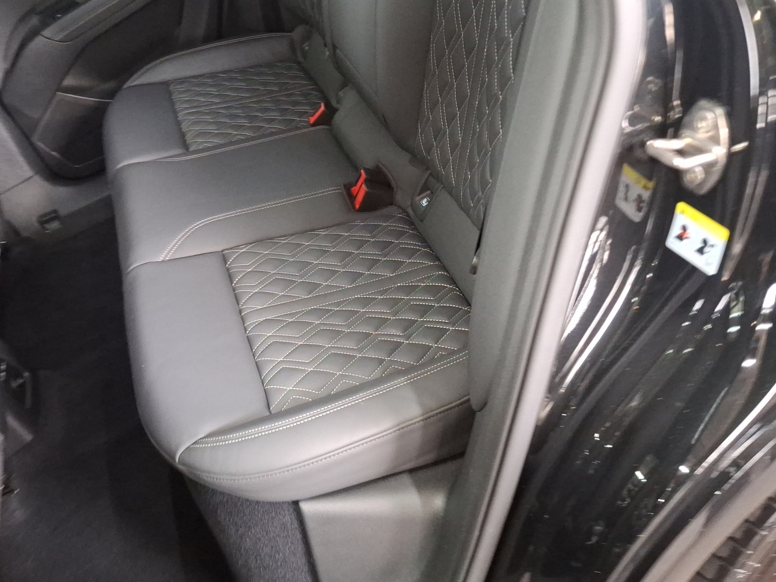 AUDI Q4 e-tron 50 quattro-image-12