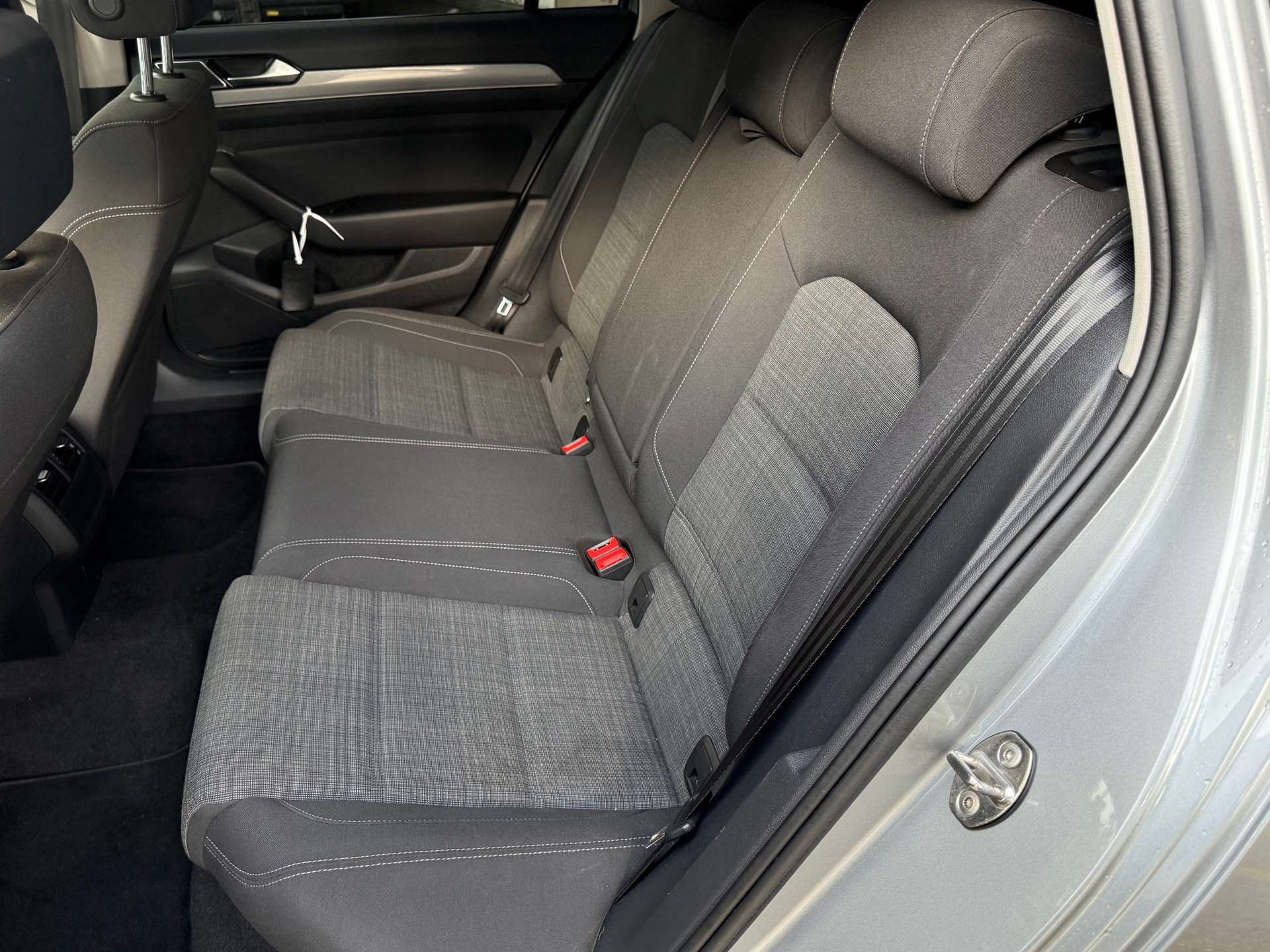 VW Passat 2.0 TDI BMT Business DSG-image-11