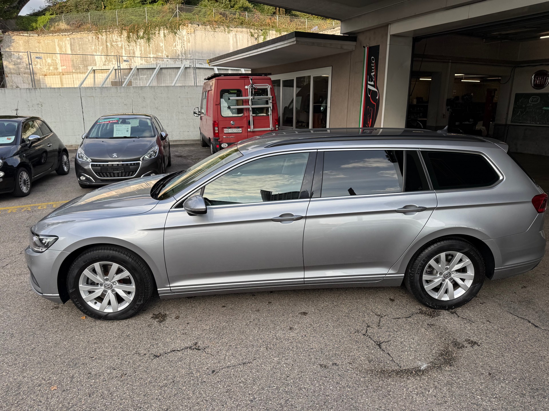VW Passat 2.0 TDI BMT Business DSG-showroom-element-2