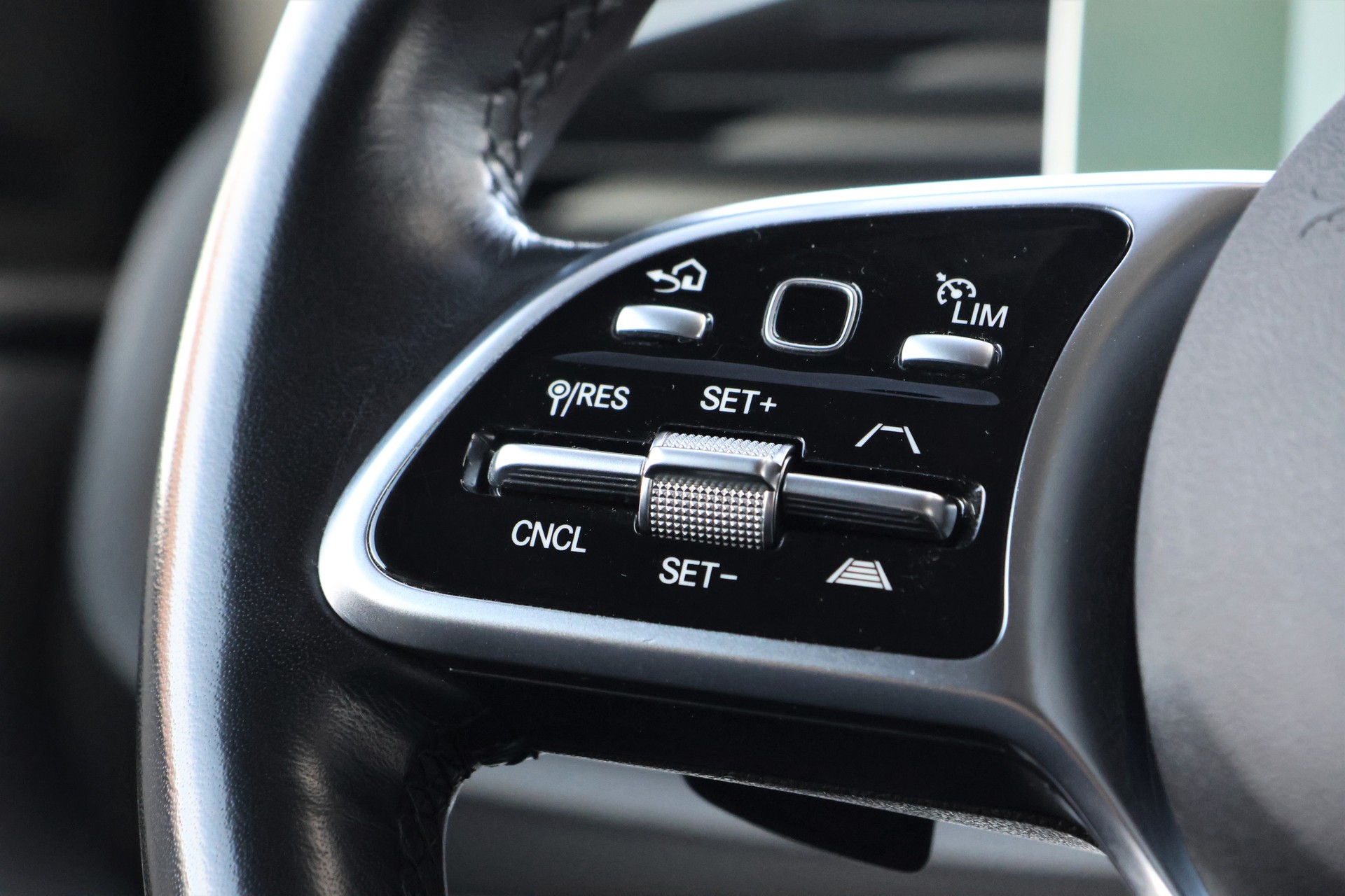 MERCEDES-BENZ GLE 300 d 4Matic 9G-Tronic (CH) 272PS-image-17