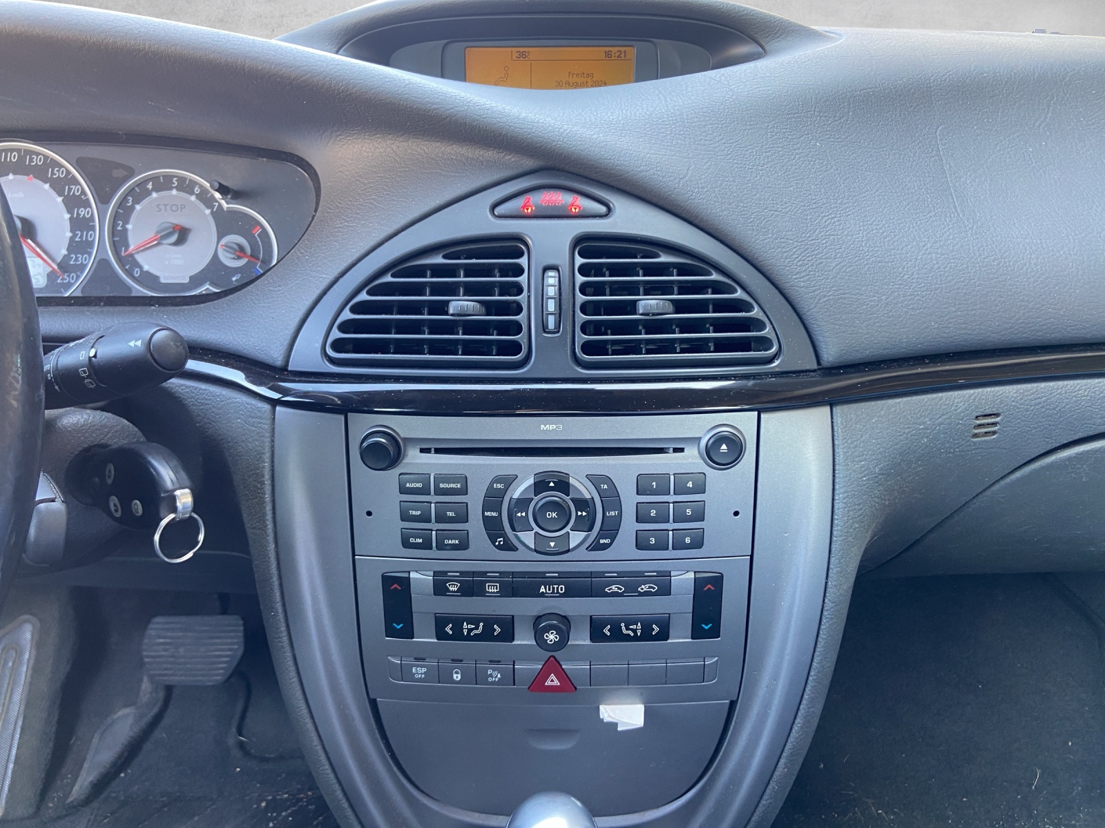CITROEN C5 Berline 2.2 HDi Exclusive-image-12