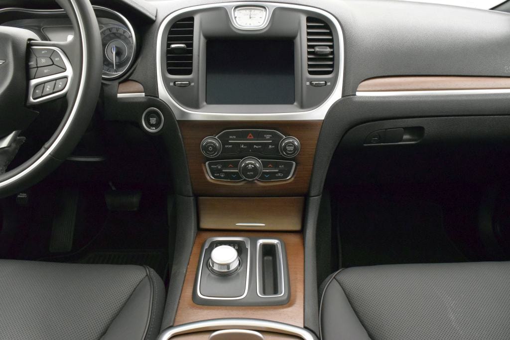 CHRYSLER 300C 5.7 V8-image-11