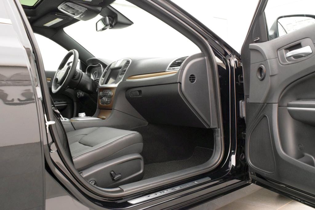 CHRYSLER 300C 5.7 V8-image-14