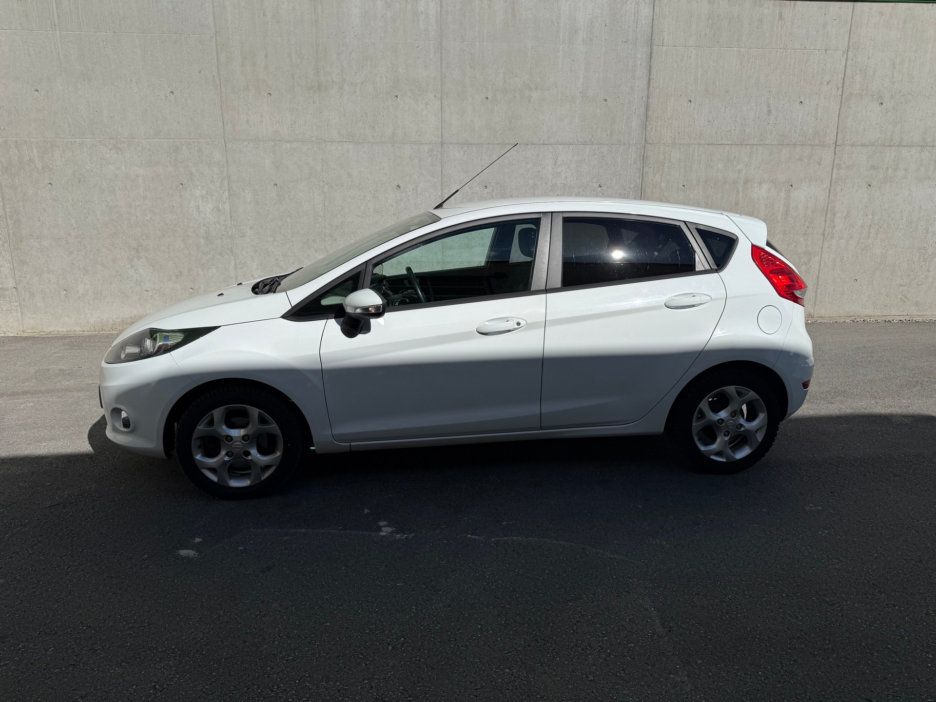 FORD Fiesta 1.4 16V Trend+-image-8
