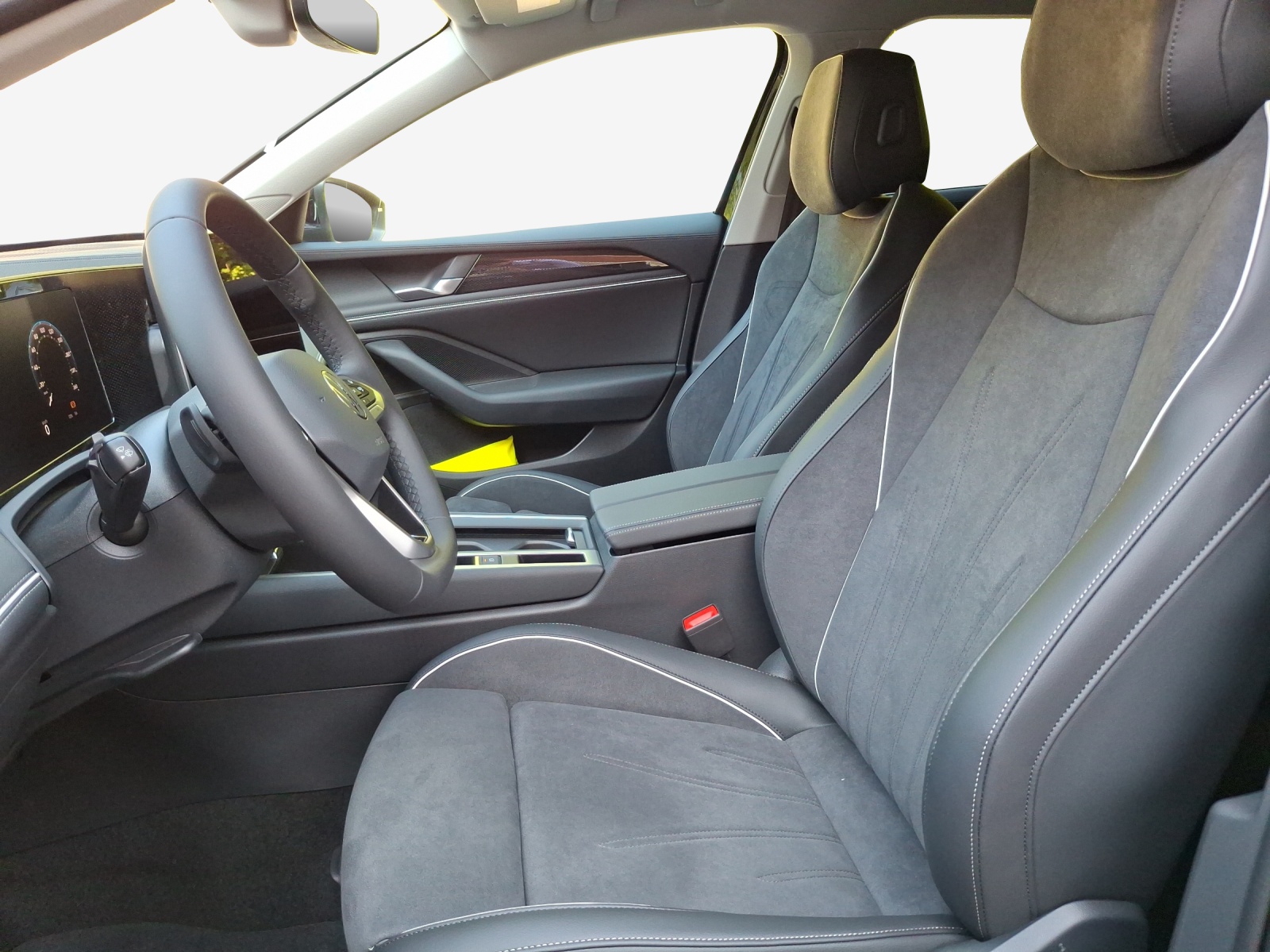 VW Passat Variant 2.0 TDI evo Business 4 Motion DSG-image-7
